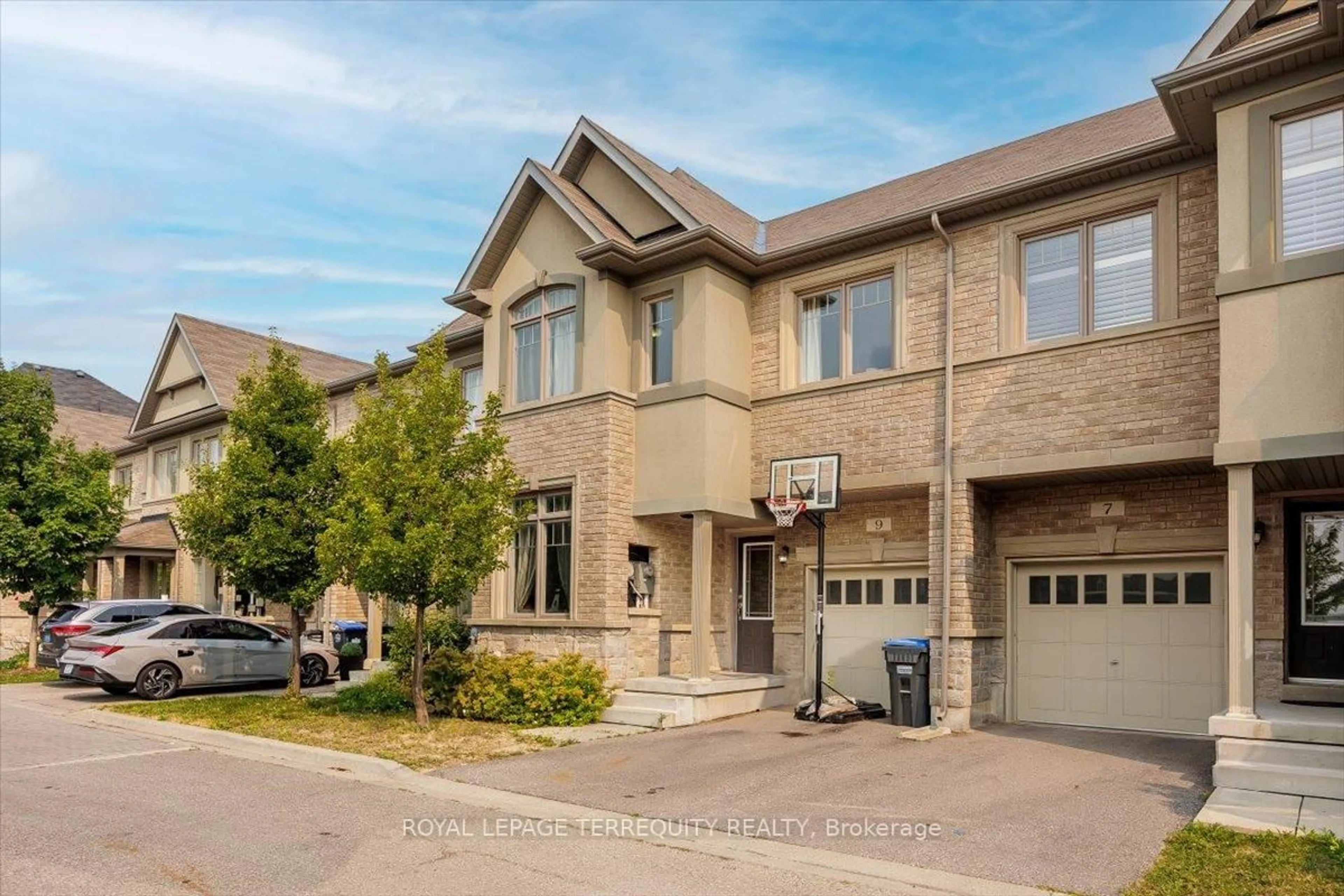 Home with brick exterior material, street for 9 Oliana Way, Brampton Ontario L6Y 6G8