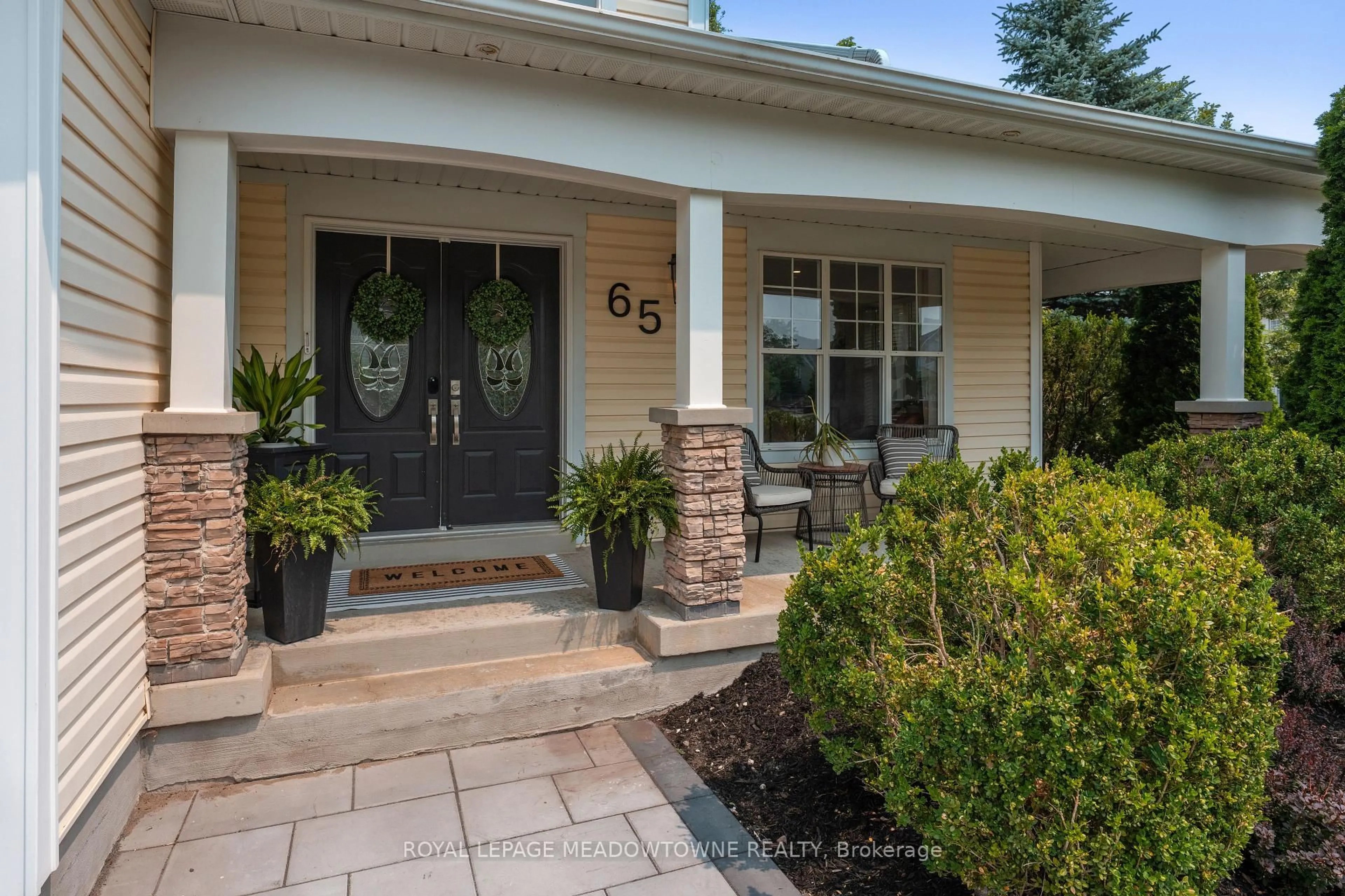 Indoor entryway for 65 Browns Cres, Halton Hills Ontario L7J 3A4