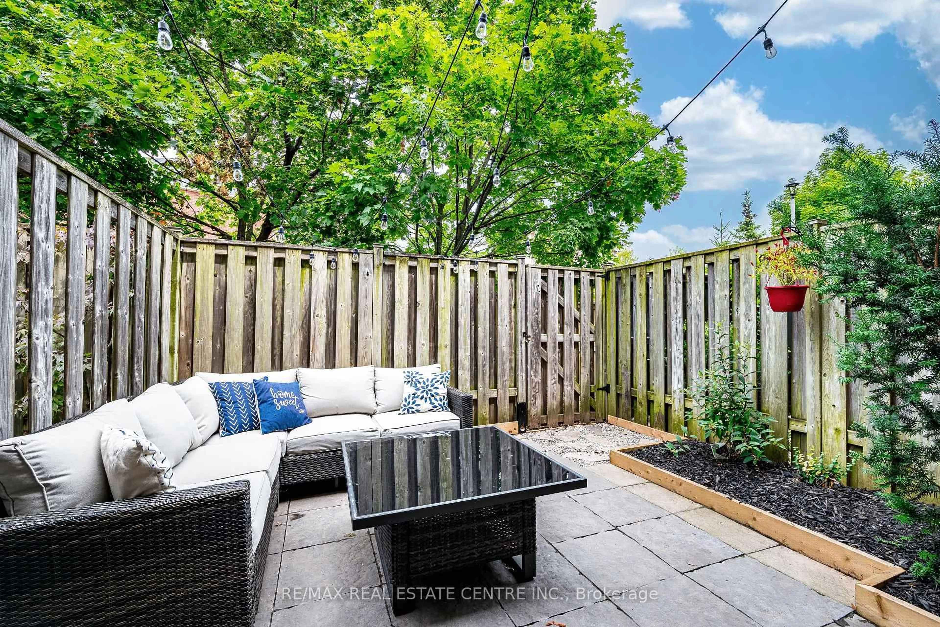 Patio, street for 5080 Fairview St #42, Burlington Ontario L7L 7G1
