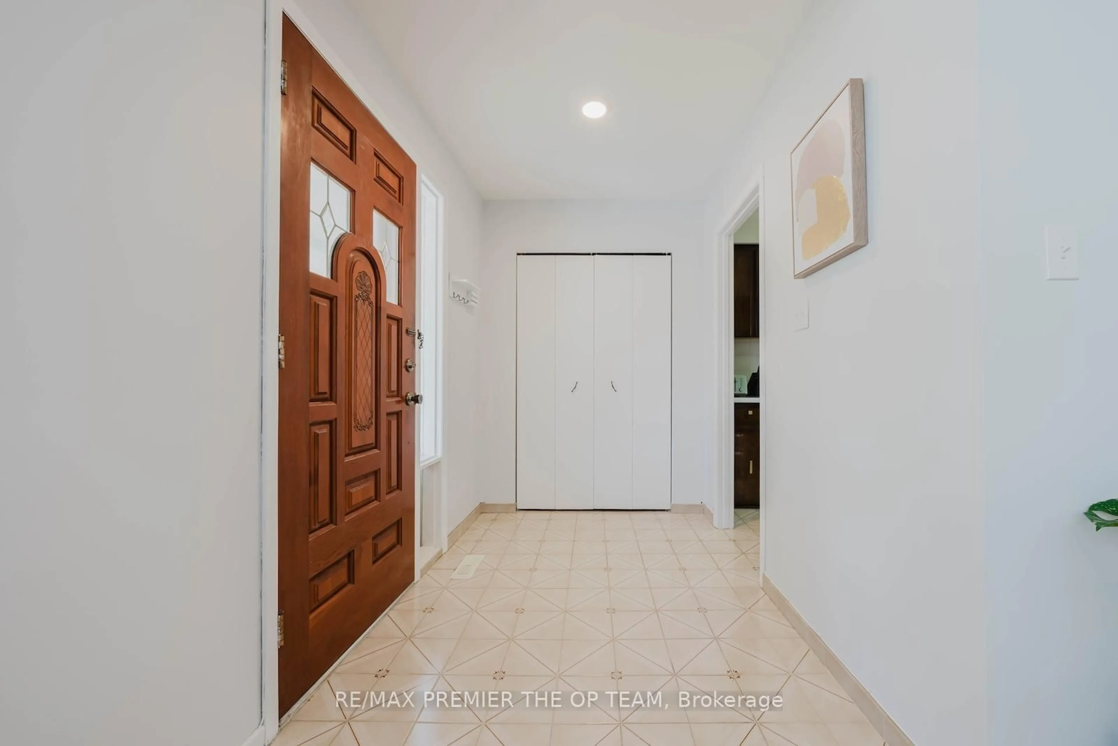 Indoor entryway for 2939 Islington Ave, Toronto Ontario M9L 2K3