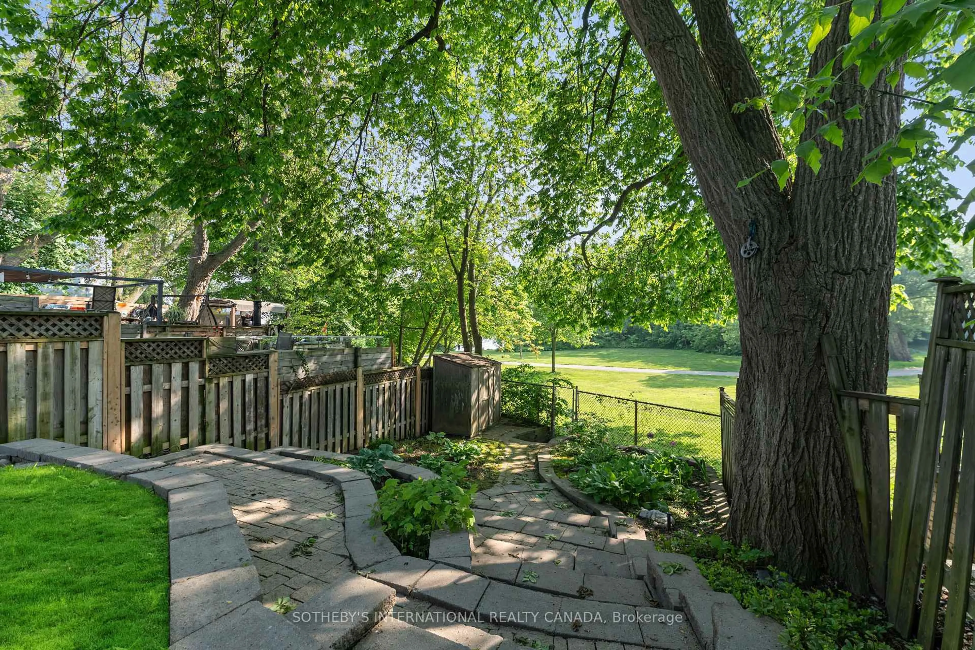 Patio, forest/trees view for 165 Lake Shore Dr, Toronto Ontario M8V 2A1