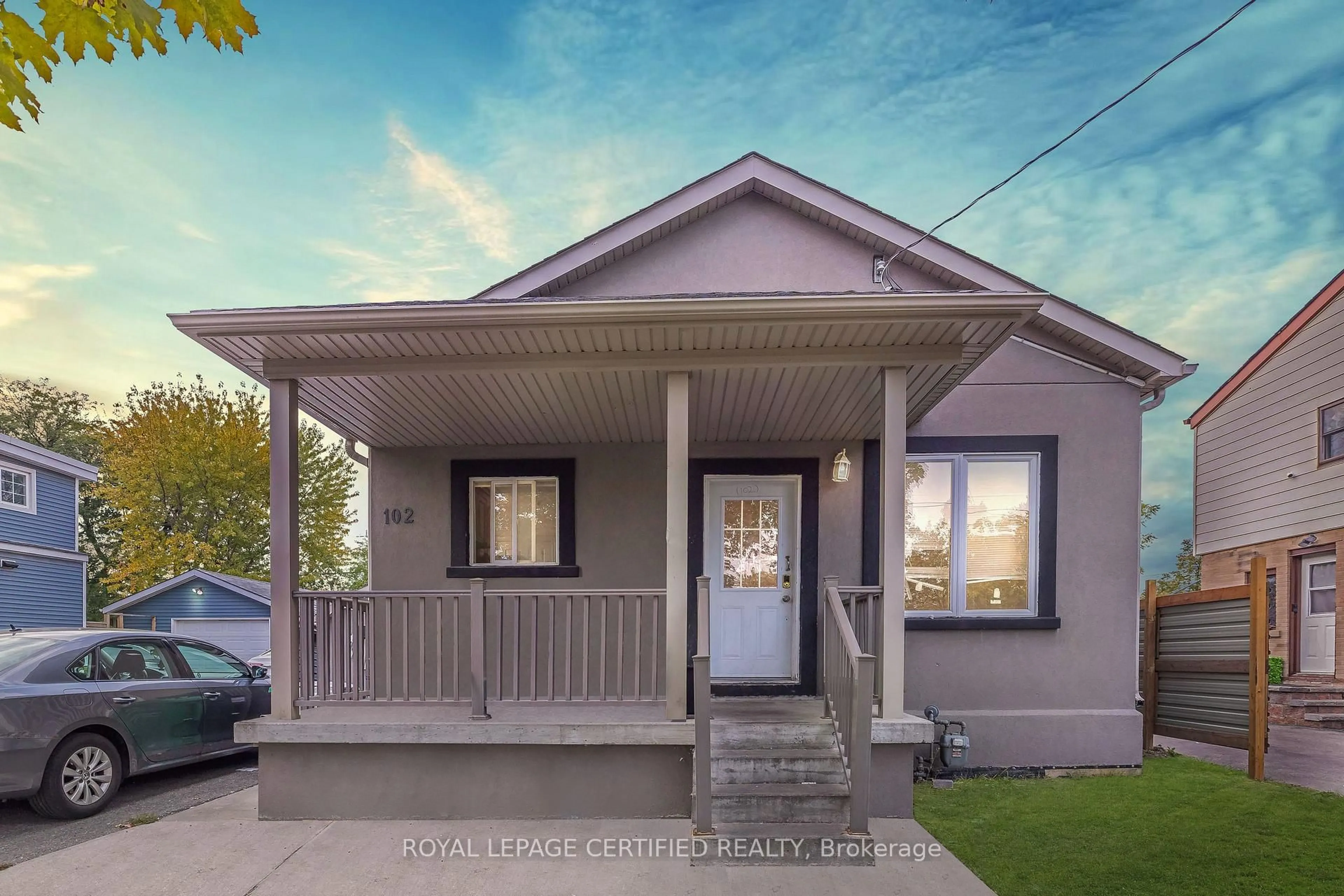 Home with vinyl exterior material, street for 102 WOODWARD Ave, Brampton Ontario L6V 1K6