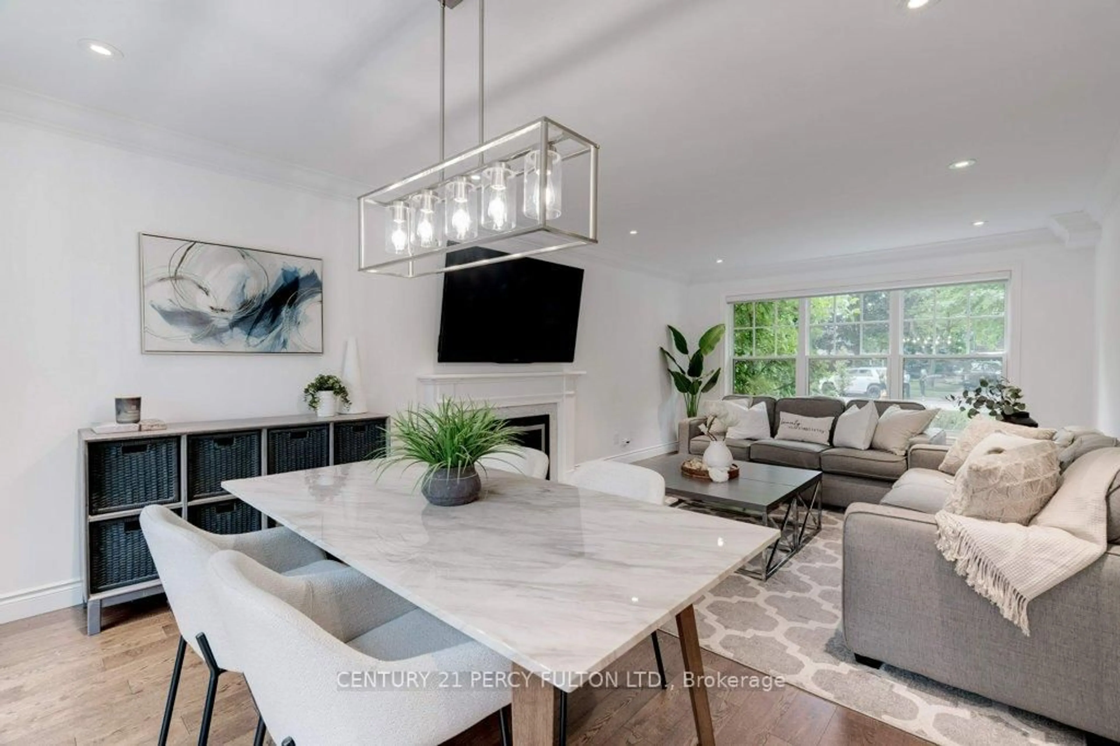 Open concept kitchen, ceramic/tile floor for 4499 Hawthorne Dr, Burlington Ontario L7L 1G7