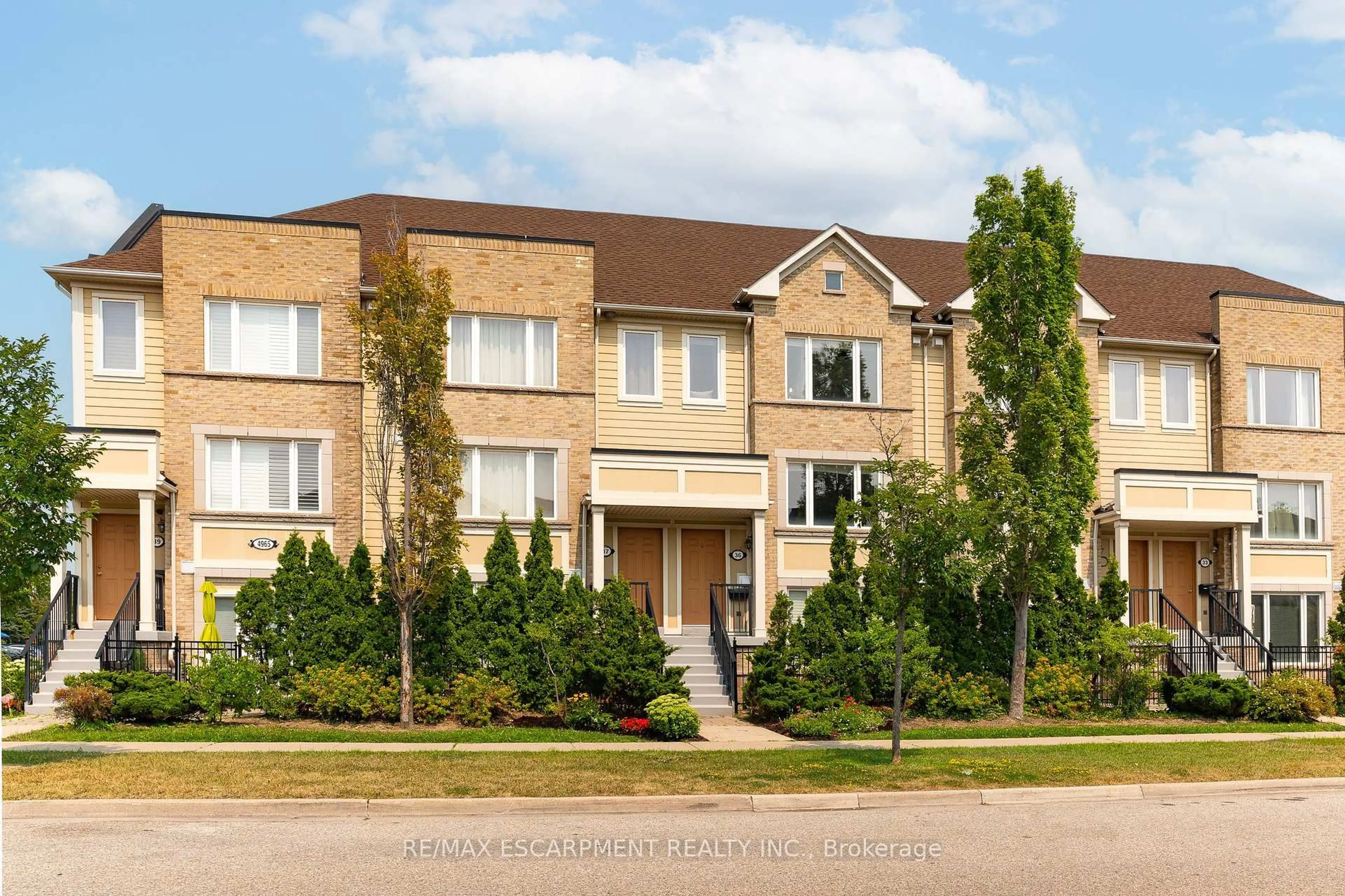 Home with brick exterior material, building for 4965 Southampton Dr #36, Mississauga Ontario L5M 8C8