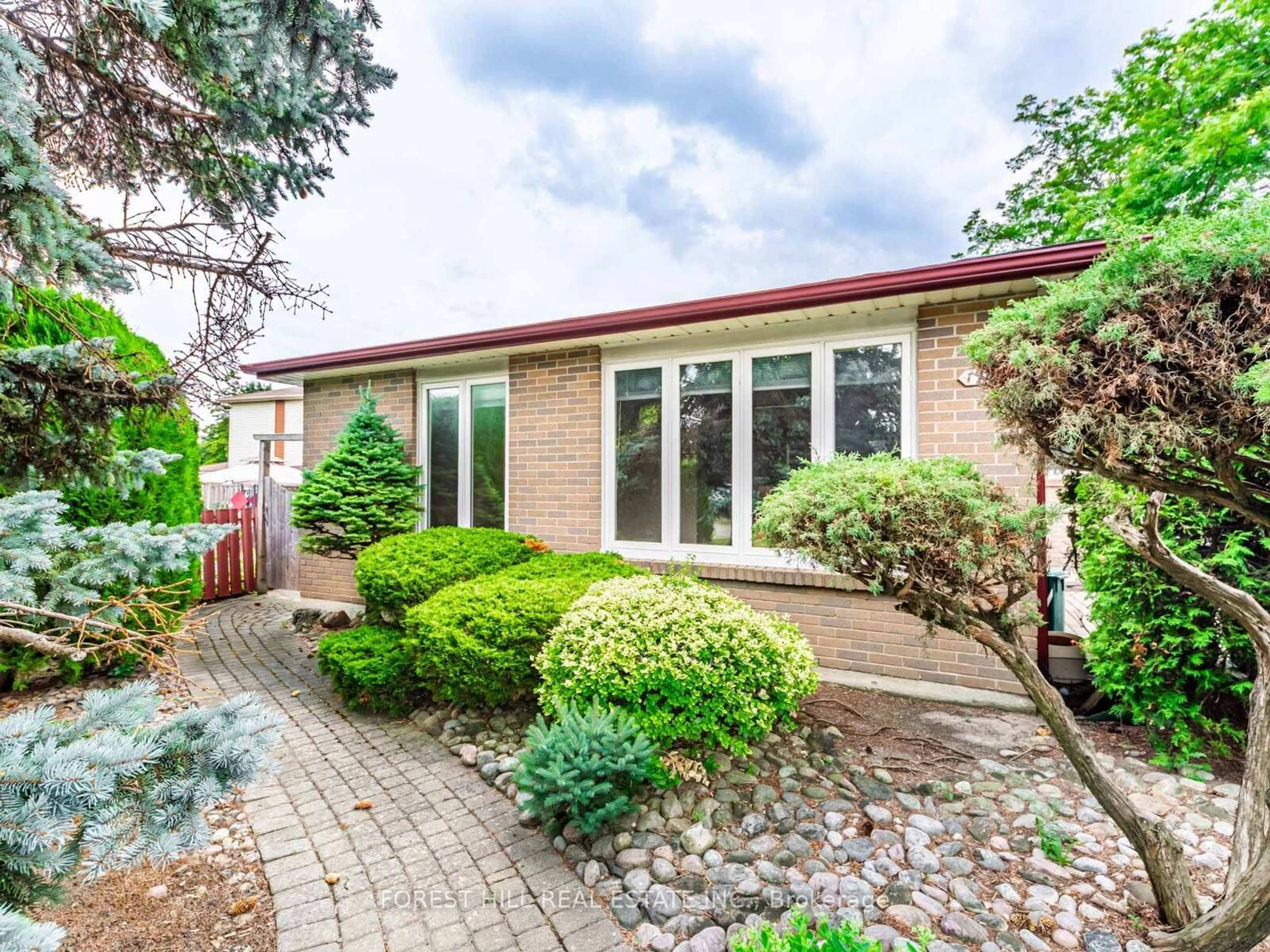 Unknown for 19 Drayton Cres, Brampton Ontario L6T 3G6