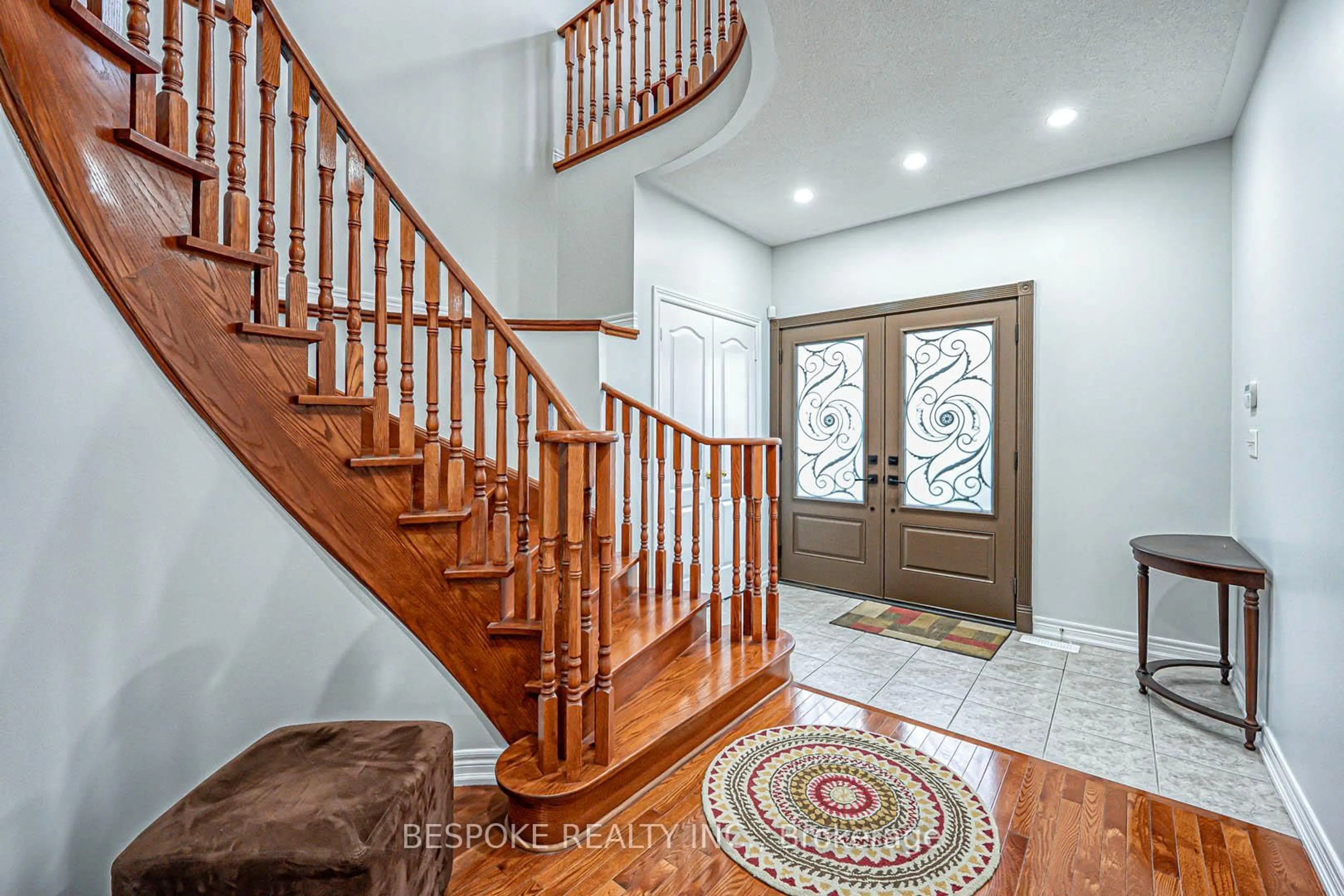 Indoor entryway for 14 Dovehaven Cres, Brampton Ontario L6P 2H7