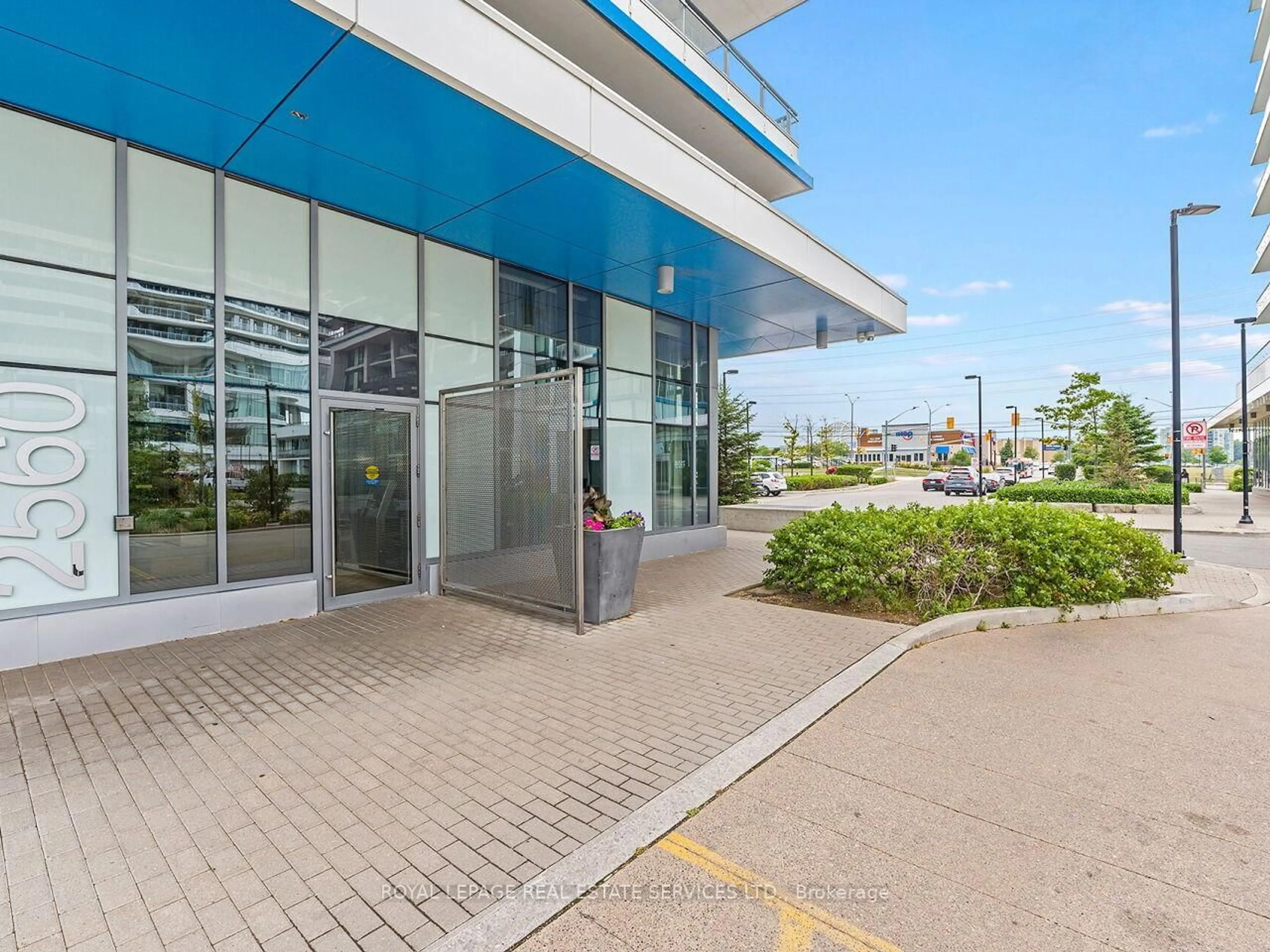 Indoor foyer for 2560 Eglinton Ave #1807, Mississauga Ontario L5M 0Y3