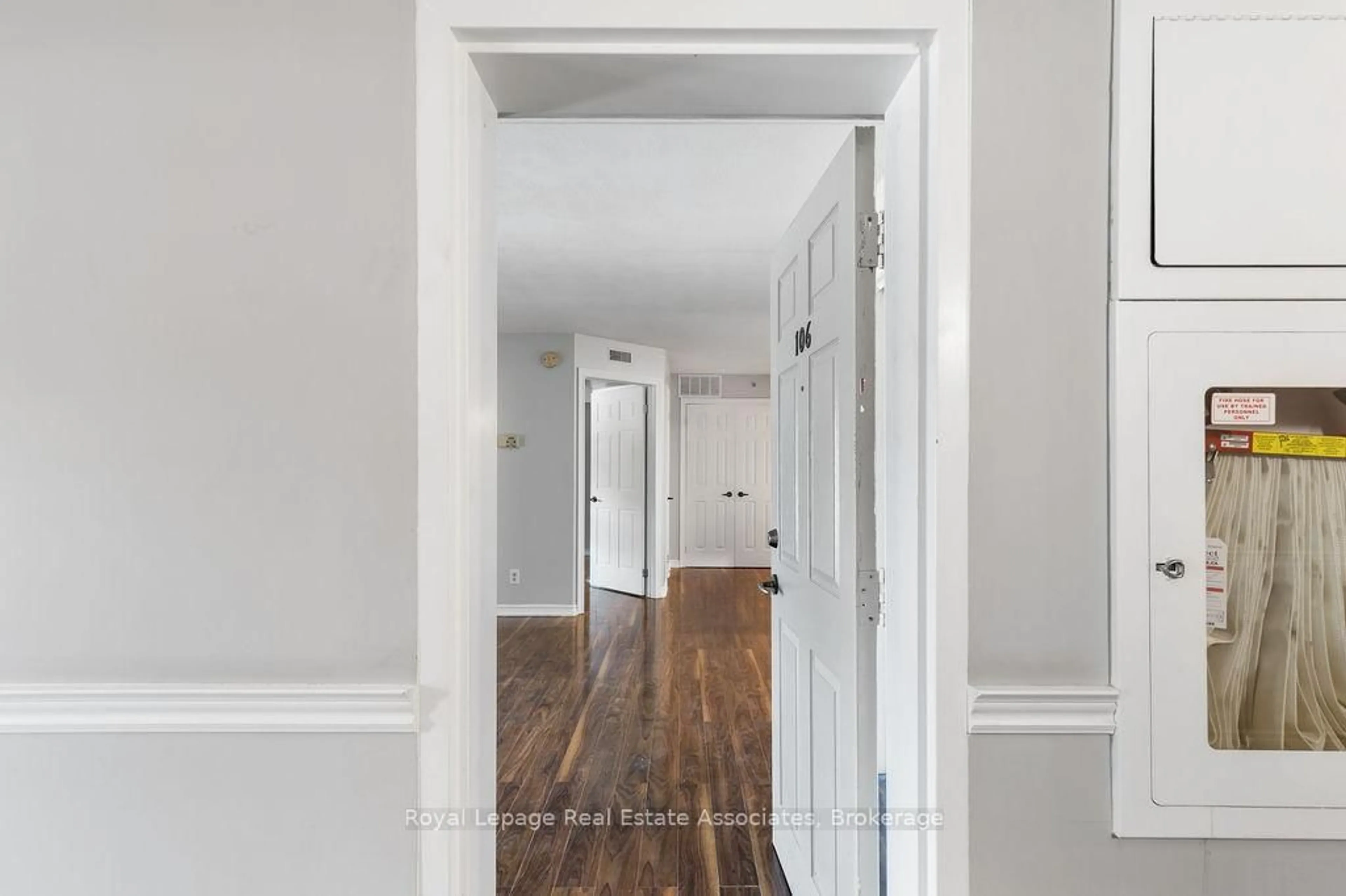 Indoor entryway for 4013 Kilmer Ave, Burlington Ontario L7M 4M3