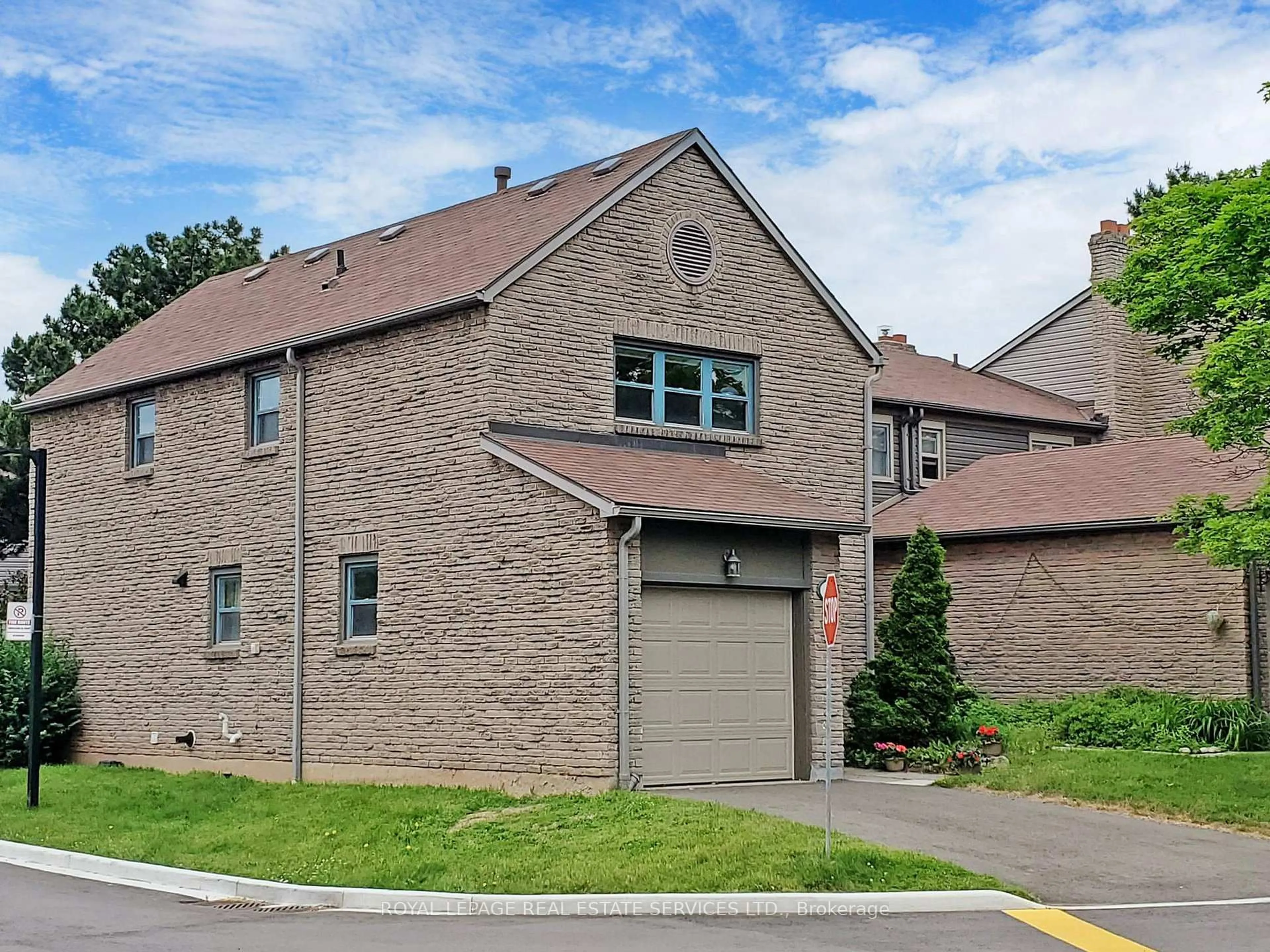 Home with brick exterior material, street for 4111 Arbour Green Dr #42, Mississauga Ontario L5L 2Z2
