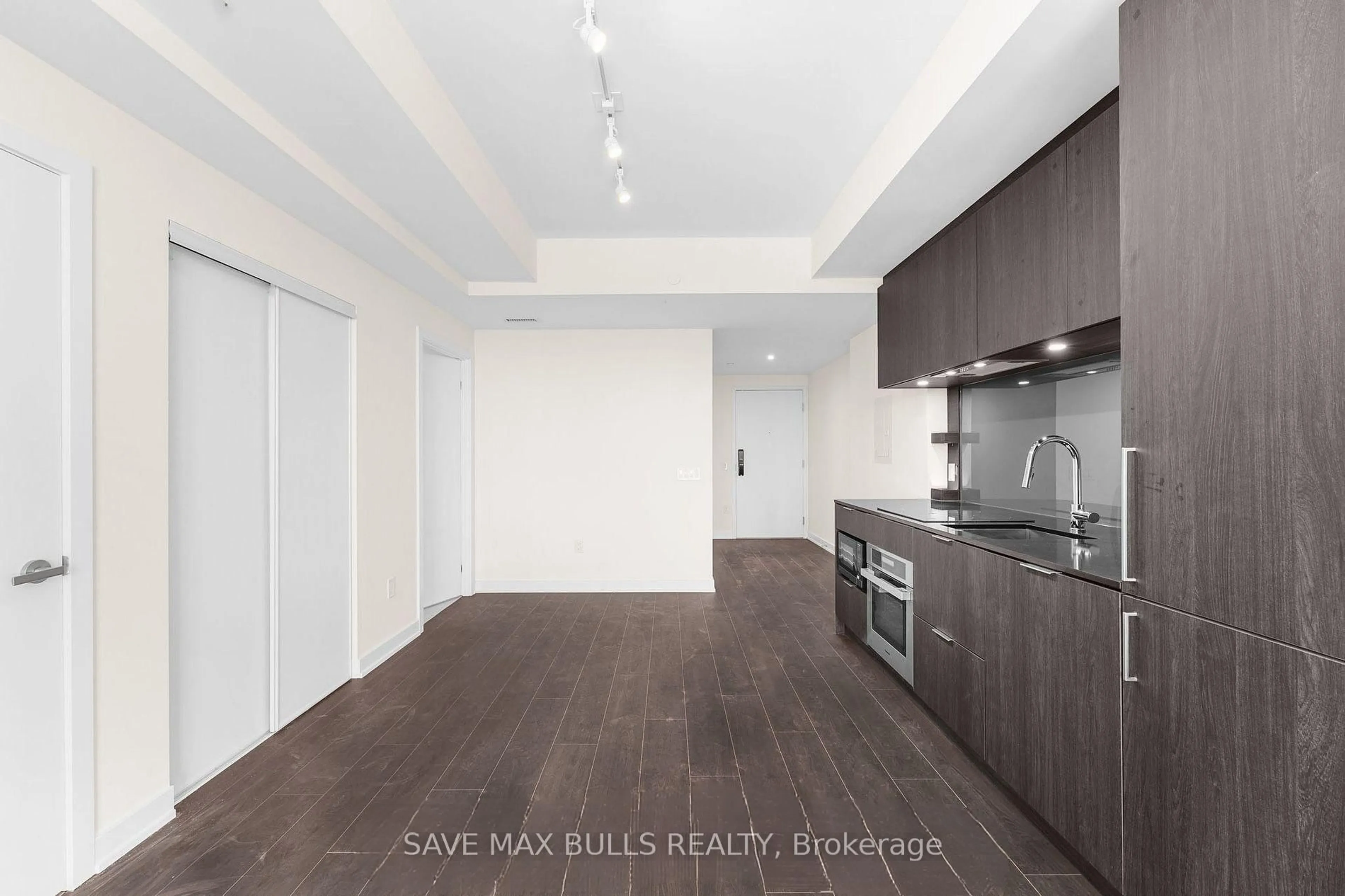 Unknown for 28 Ann St #723, Mississauga Ontario M3C 0H5