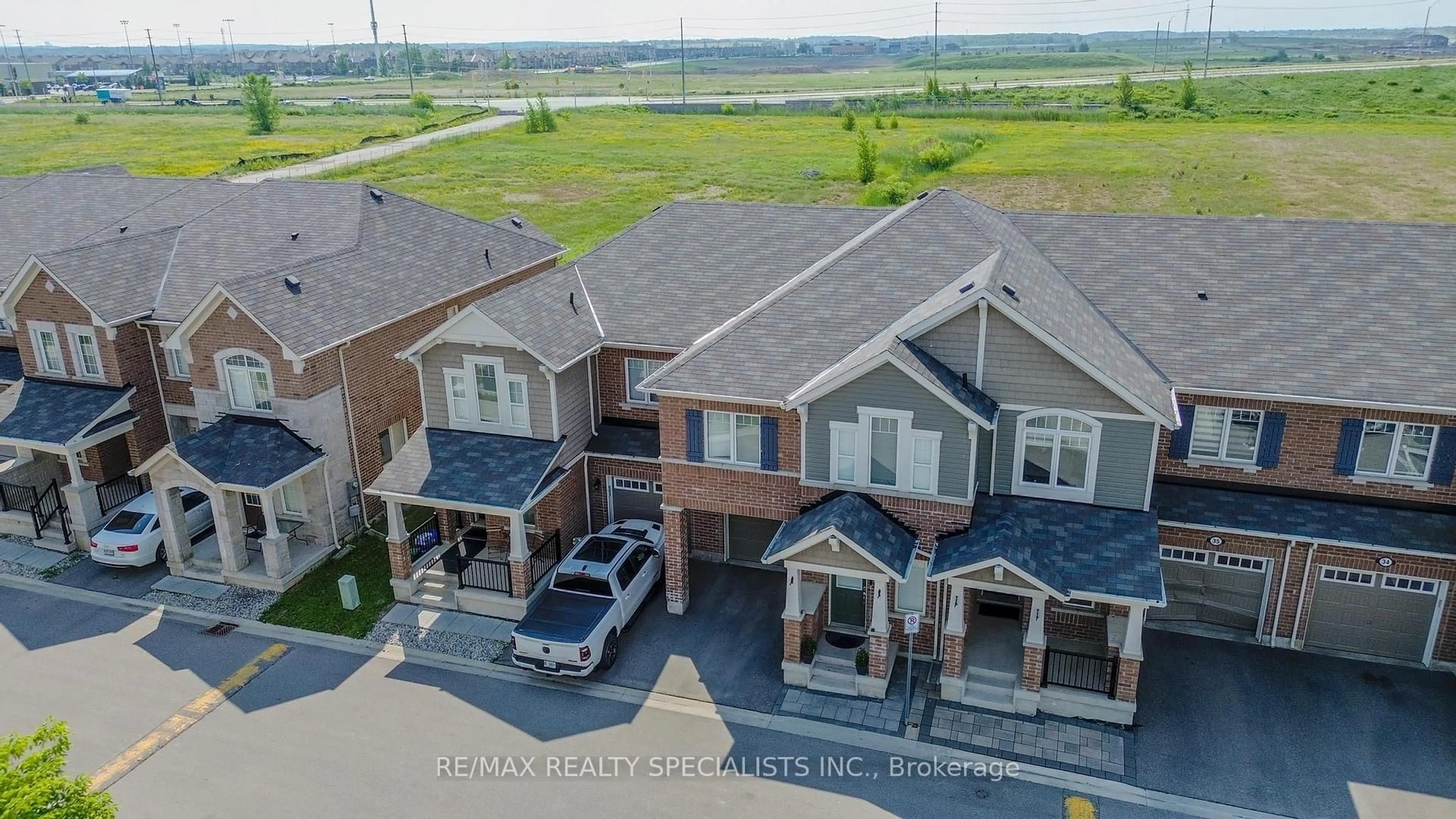 A pic from outside/outdoor area/front of a property/back of a property/a pic from drone, unknown for 1000 Asleton Blvd #36, Milton Ontario L9T 7K3