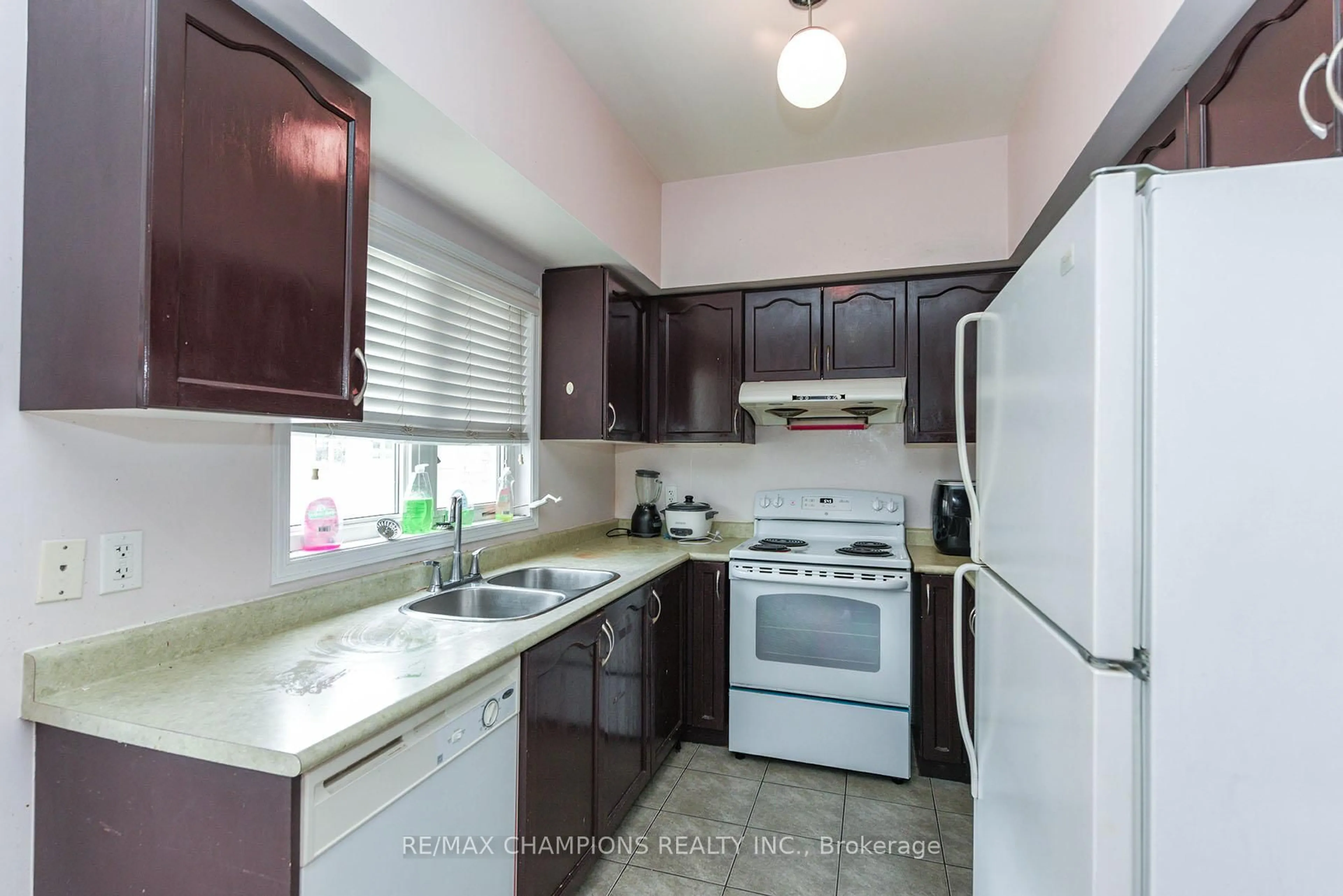 Standard kitchen, unknown for 7035 Rexwood Rd #245, Mississauga Ontario L4T 4M9
