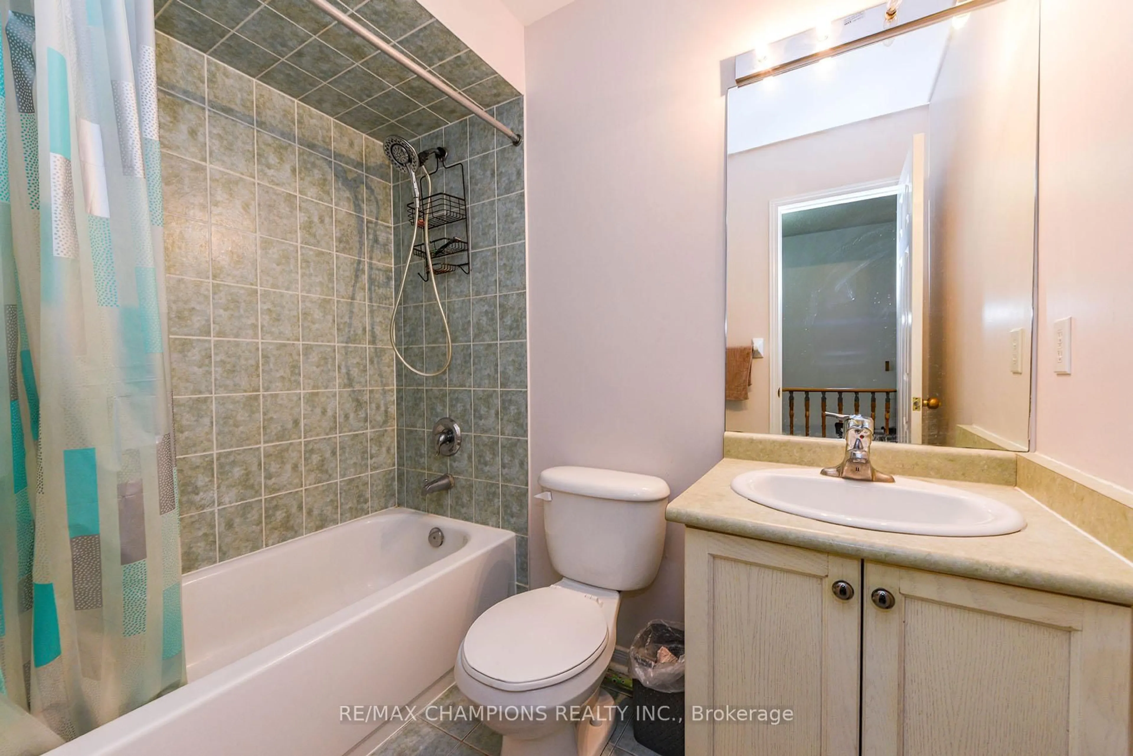 Standard bathroom, ceramic/tile floor for 7035 Rexwood Rd #245, Mississauga Ontario L4T 4M9