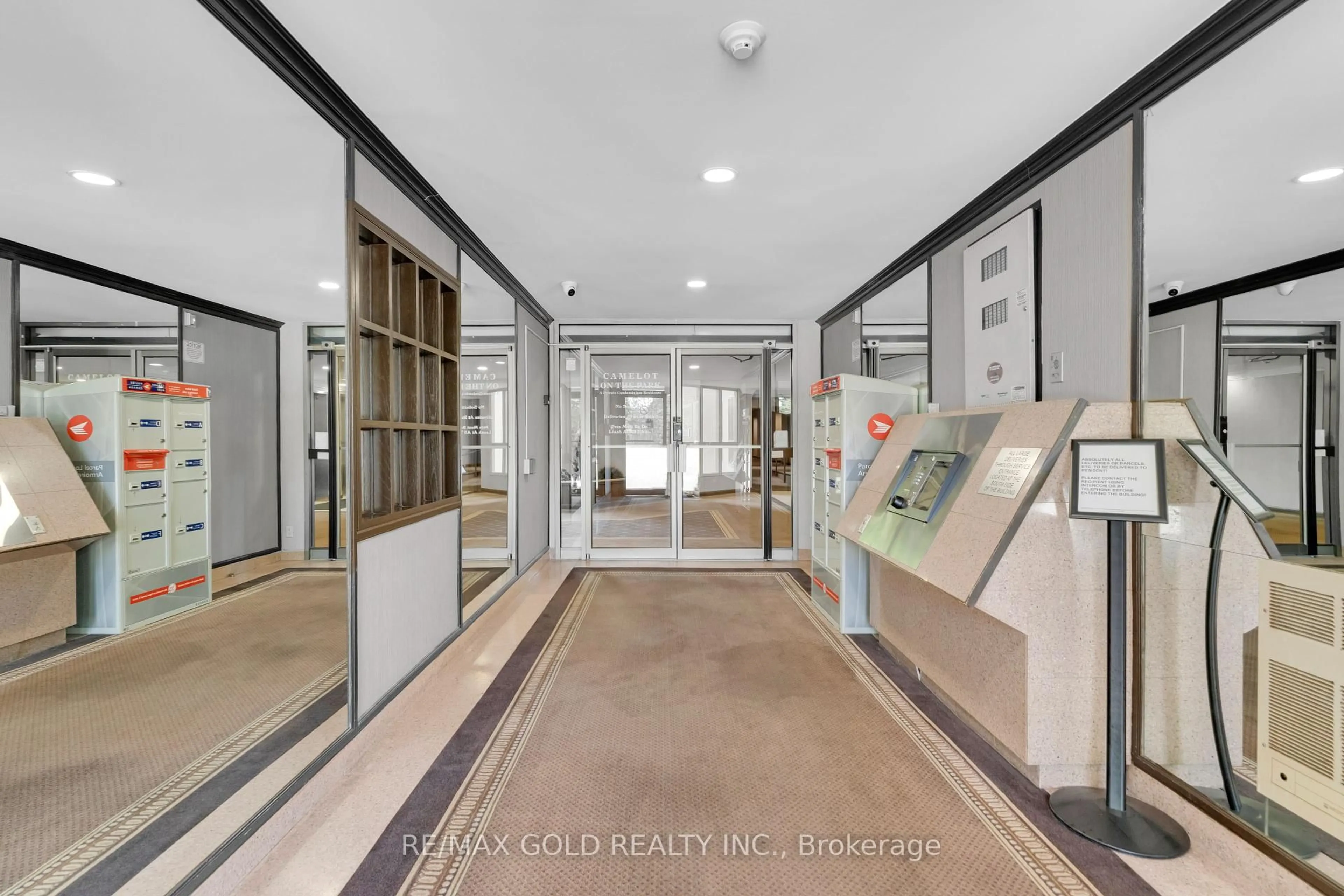 Indoor foyer for 8351 Mclaughlin Rd #105, Brampton Ontario L6Y 4H8