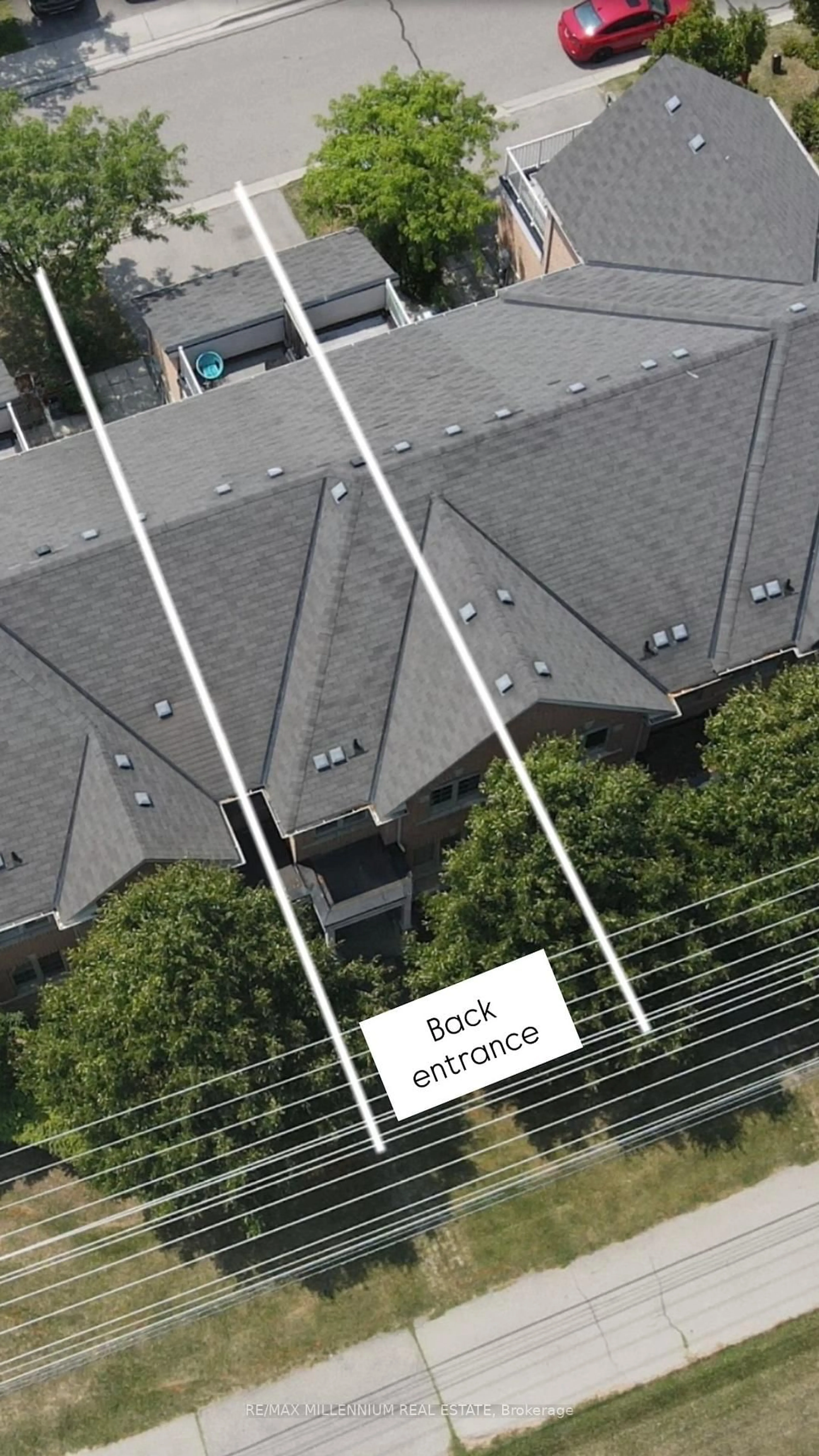 A pic from outside/outdoor area/front of a property/back of a property/a pic from drone, city buildings view from balcony for 1015 Galeway Blvd #5, Mississauga Ontario L5V 3B2
