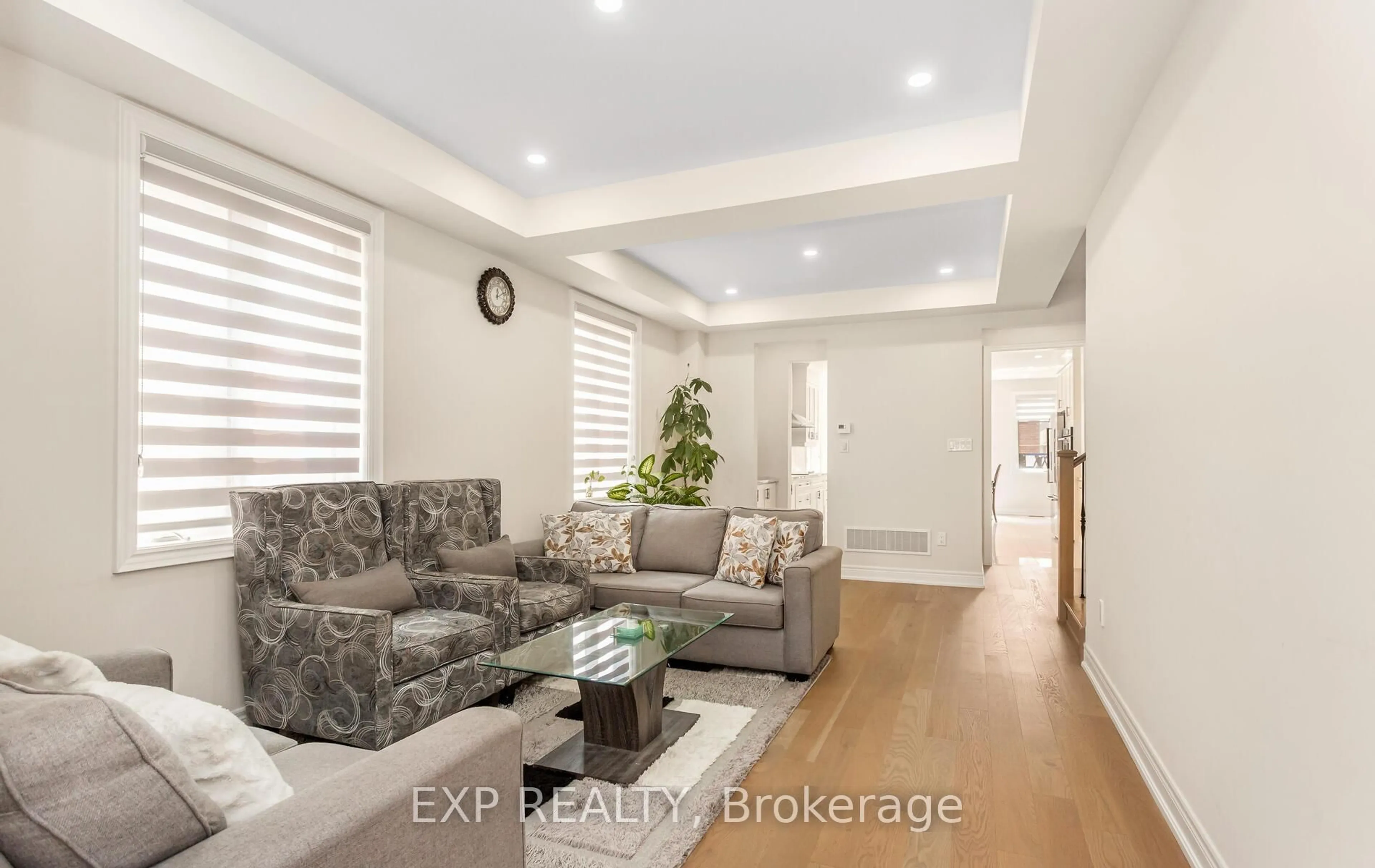Living room with furniture, unknown for 40 Frost St, Brampton Ontario L6X 5R3
