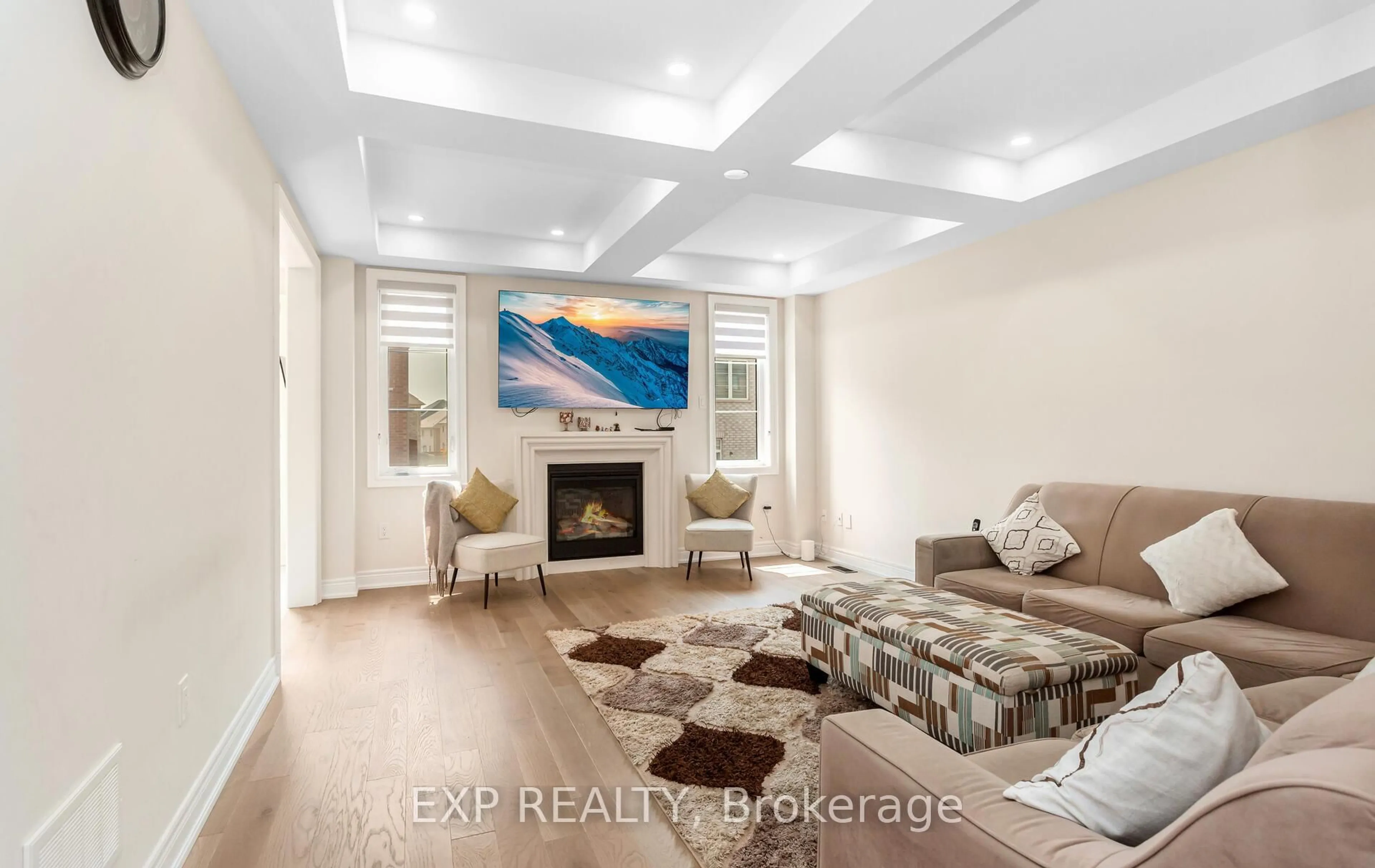 Living room with furniture, unknown for 40 Frost St, Brampton Ontario L6X 5R3