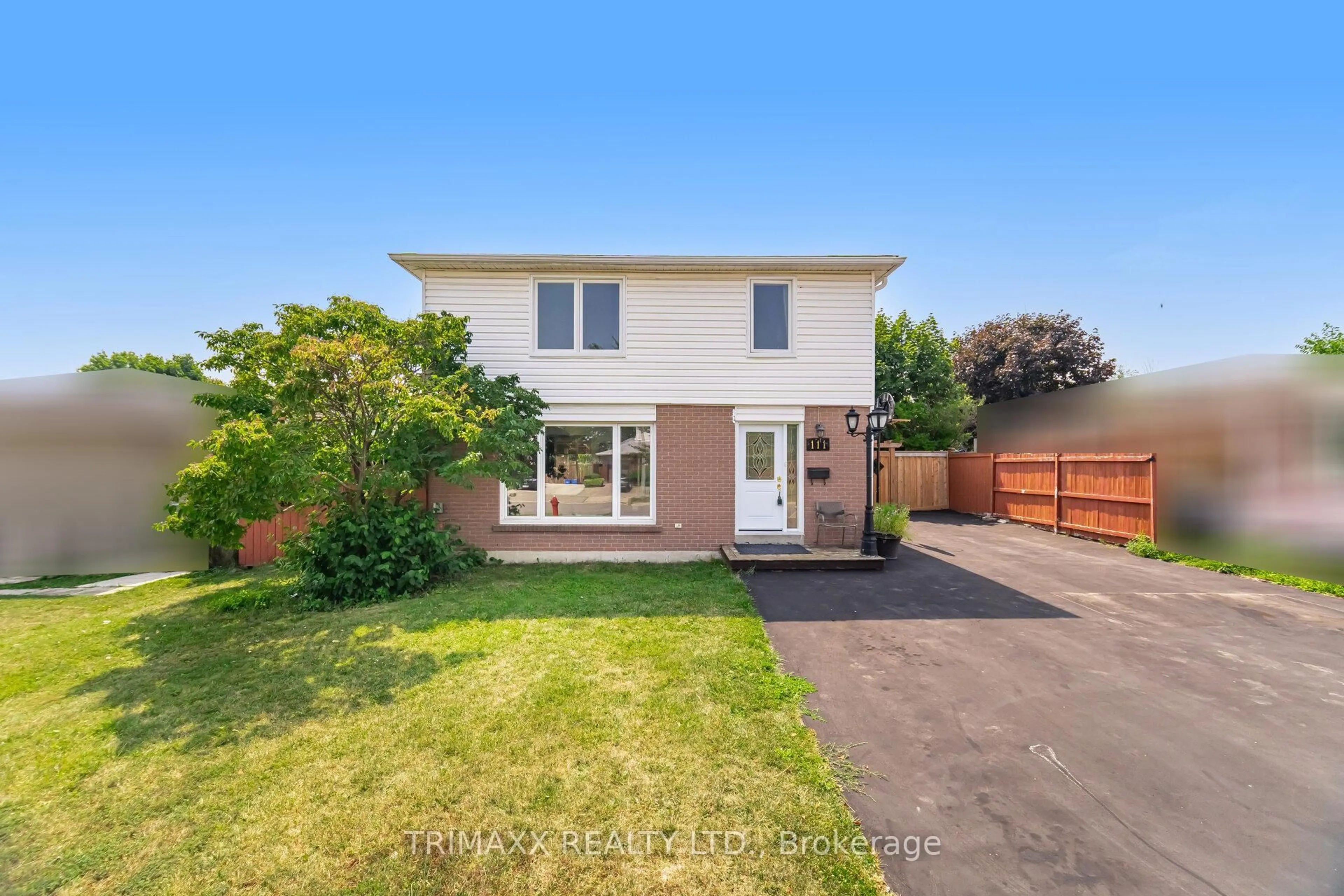 A pic from outside/outdoor area/front of a property/back of a property/a pic from drone, street for 111 Folkstone Cres, Brampton Ontario L6T 3M6