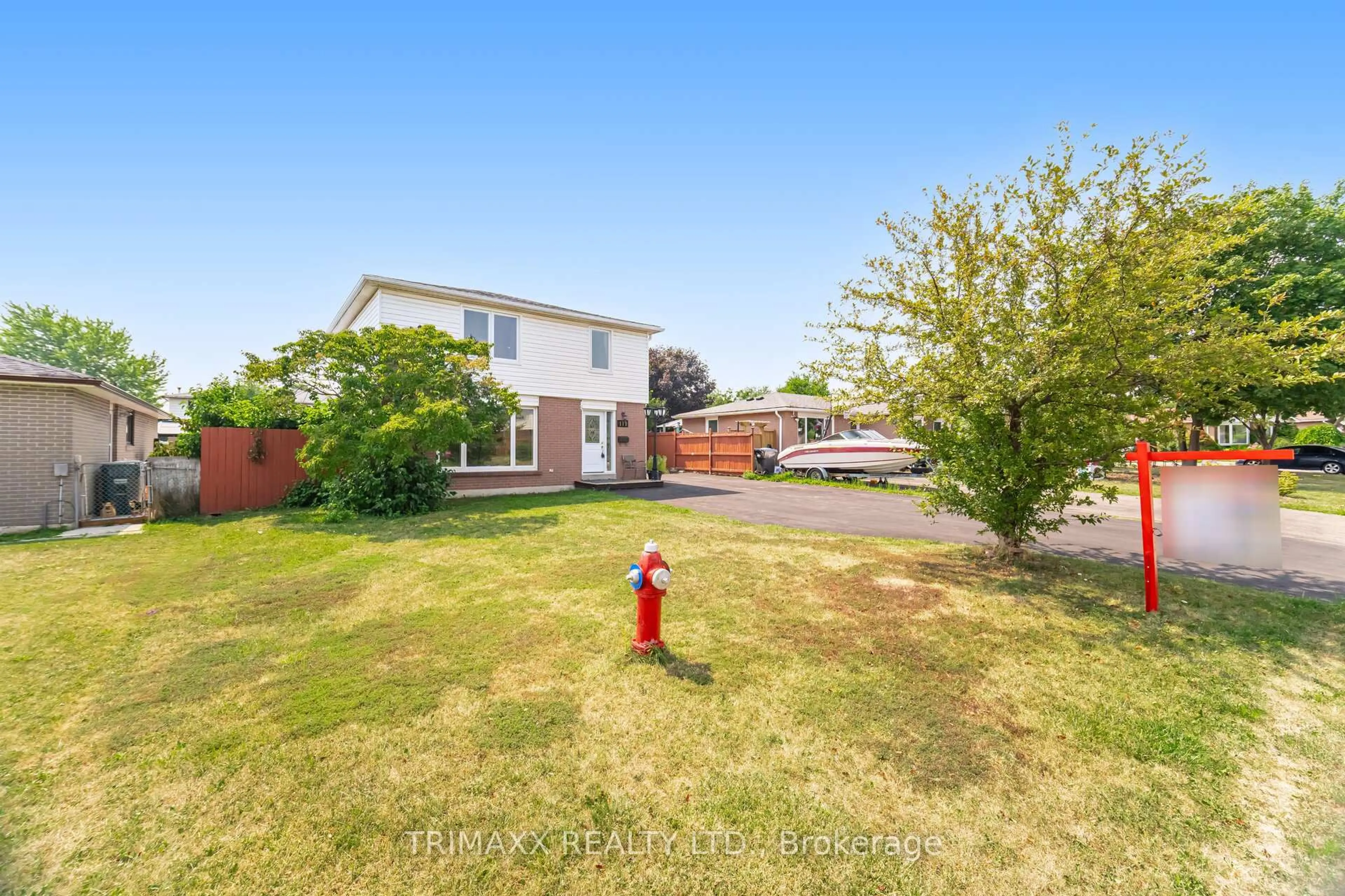 A pic from outside/outdoor area/front of a property/back of a property/a pic from drone, street for 111 Folkstone Cres, Brampton Ontario L6T 3M6