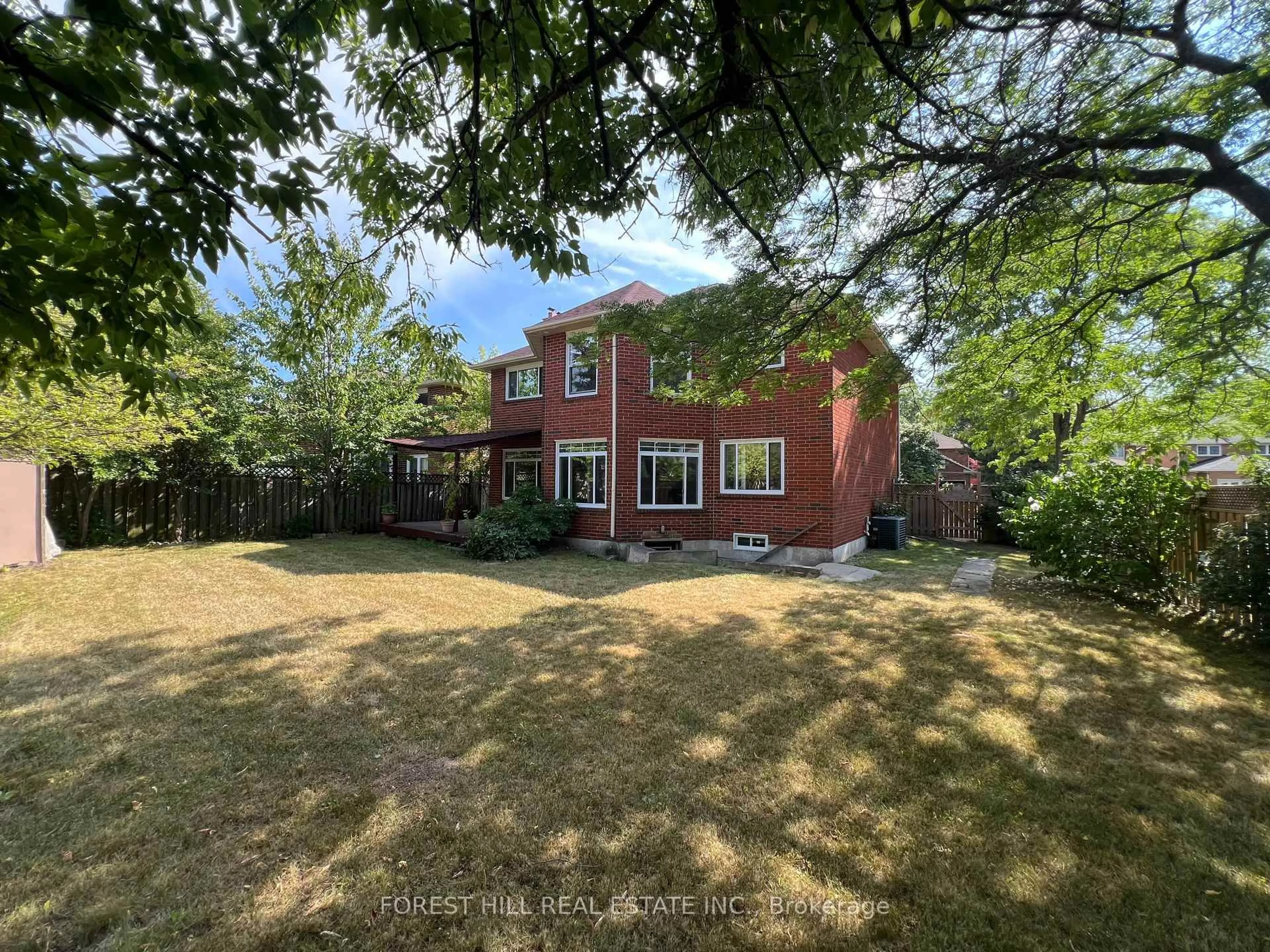 A pic from outside/outdoor area/front of a property/back of a property/a pic from drone, unknown for 1345 Sir David Dr, Oakville Ontario L6J 6V5