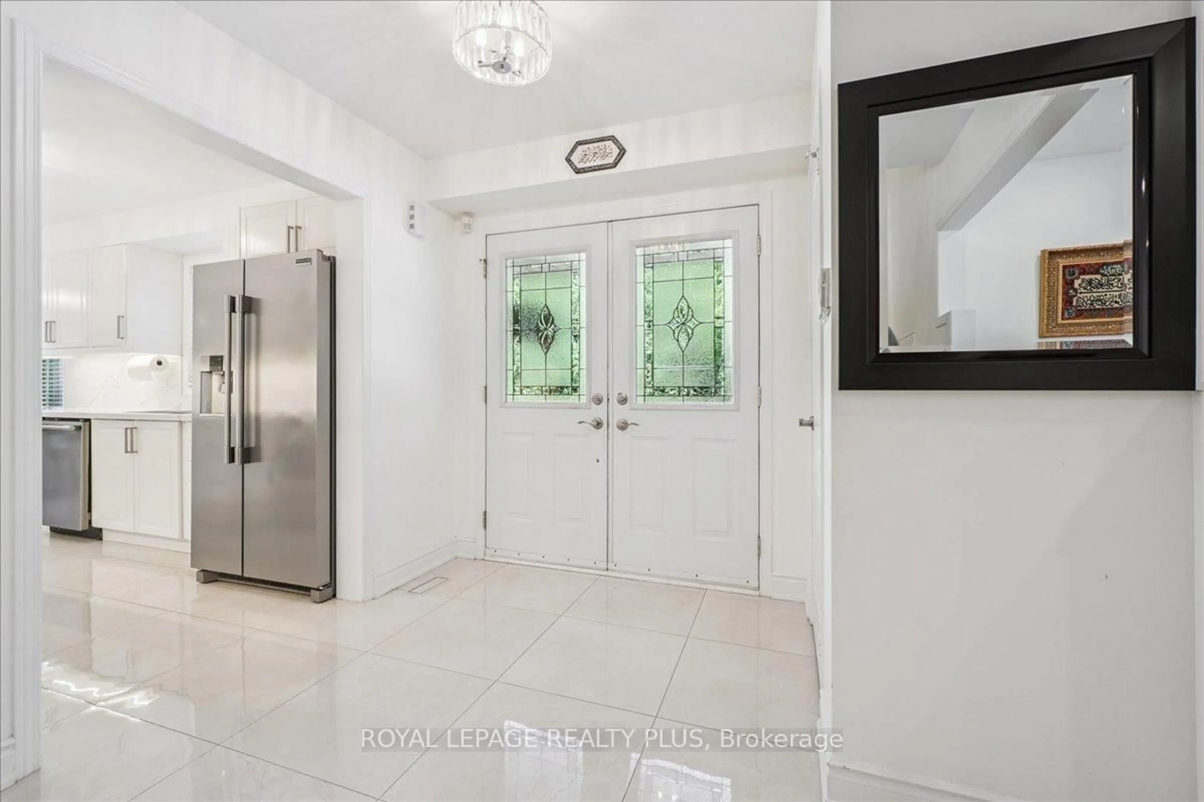 Indoor entryway for 7360 Zinnia Pl #221, Mississauga Ontario L5W 2A1