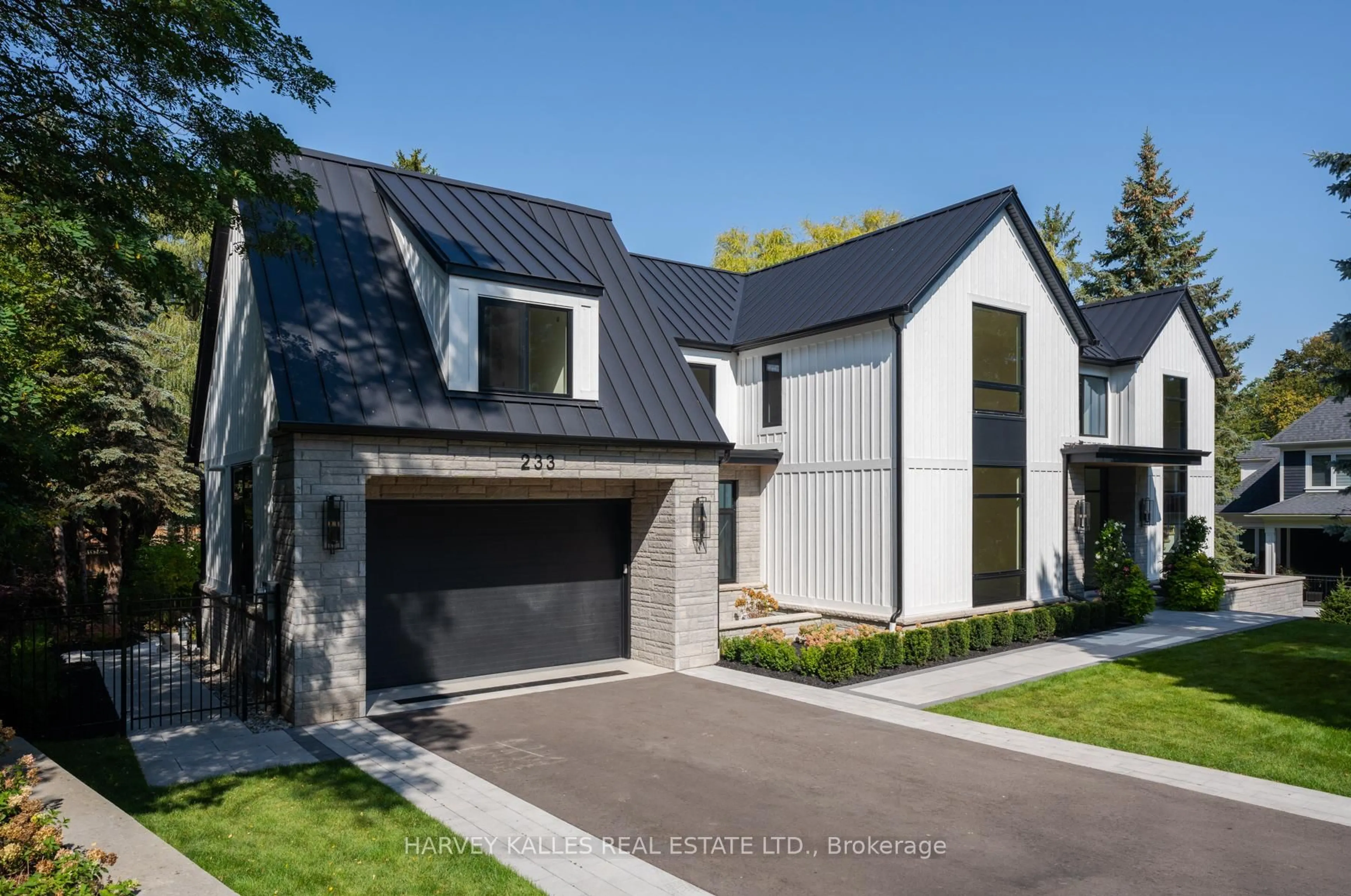 Home with brick exterior material, street for 233 Lakewood Dr, Oakville Ontario L6K 1B3