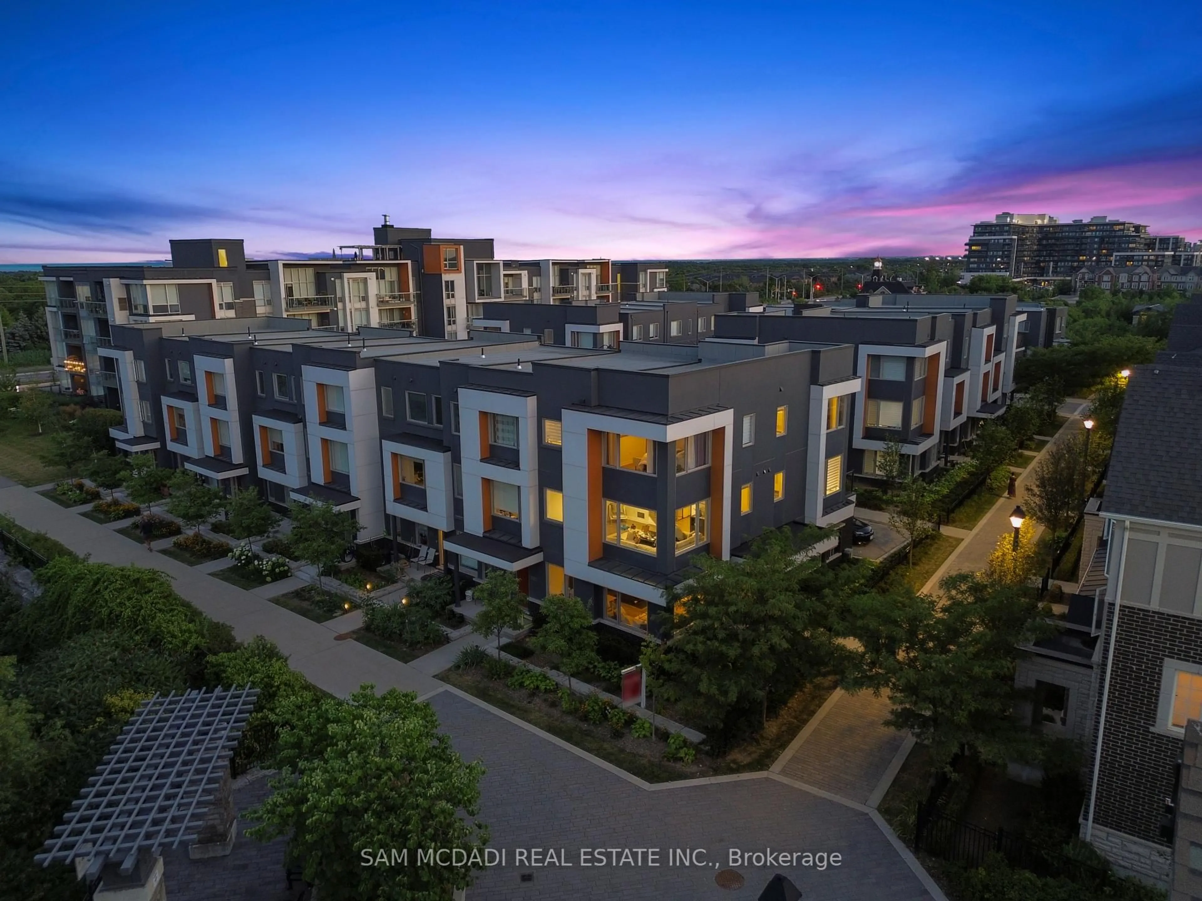 A pic from outside/outdoor area/front of a property/back of a property/a pic from drone, city buildings view from balcony for 3006 Creekshore Common #34, Oakville Ontario L6M 0Y6