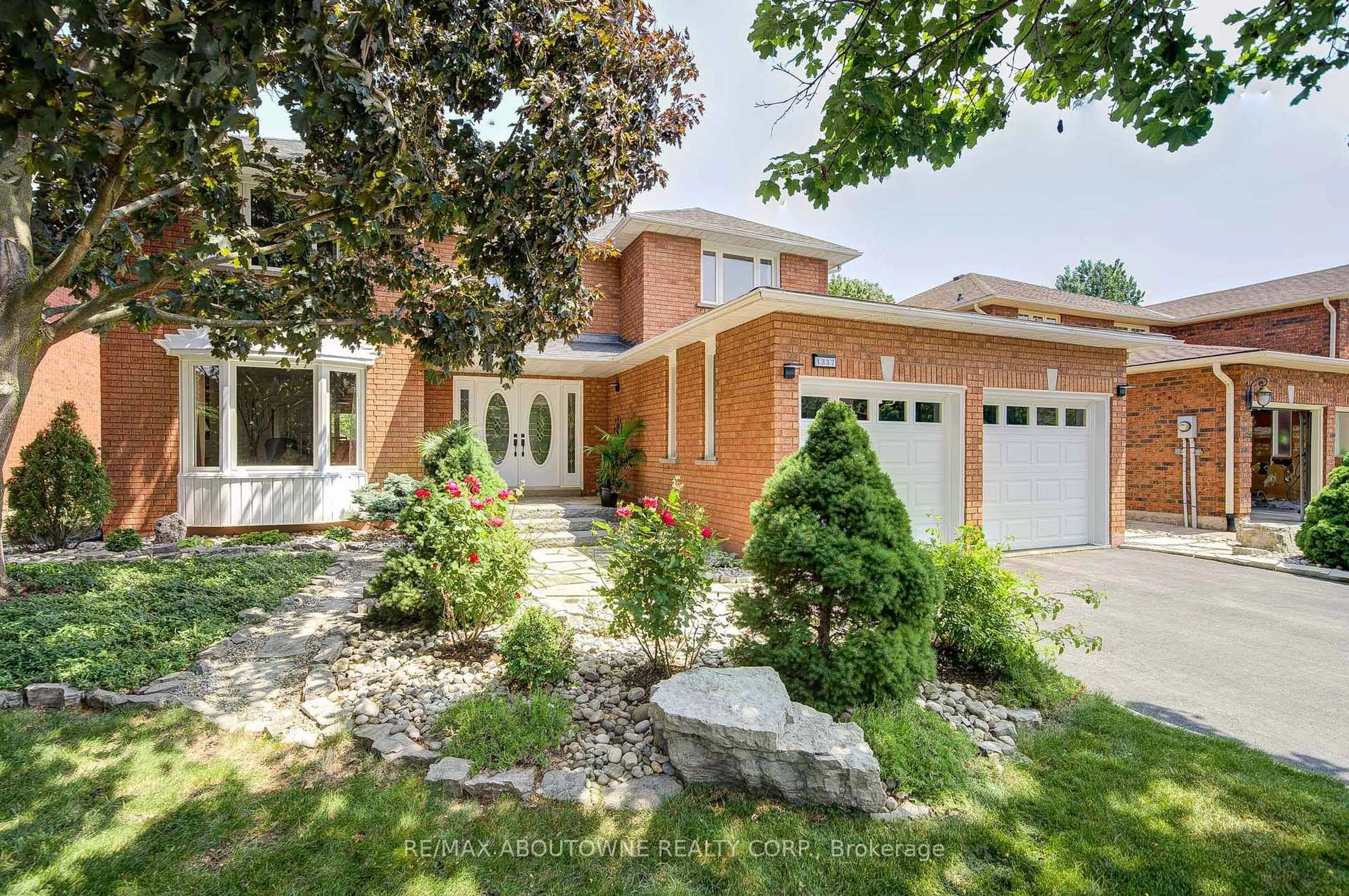 Home with brick exterior material, street for 1337 Peartree Circ, Oakville Ontario L6M 2J2
