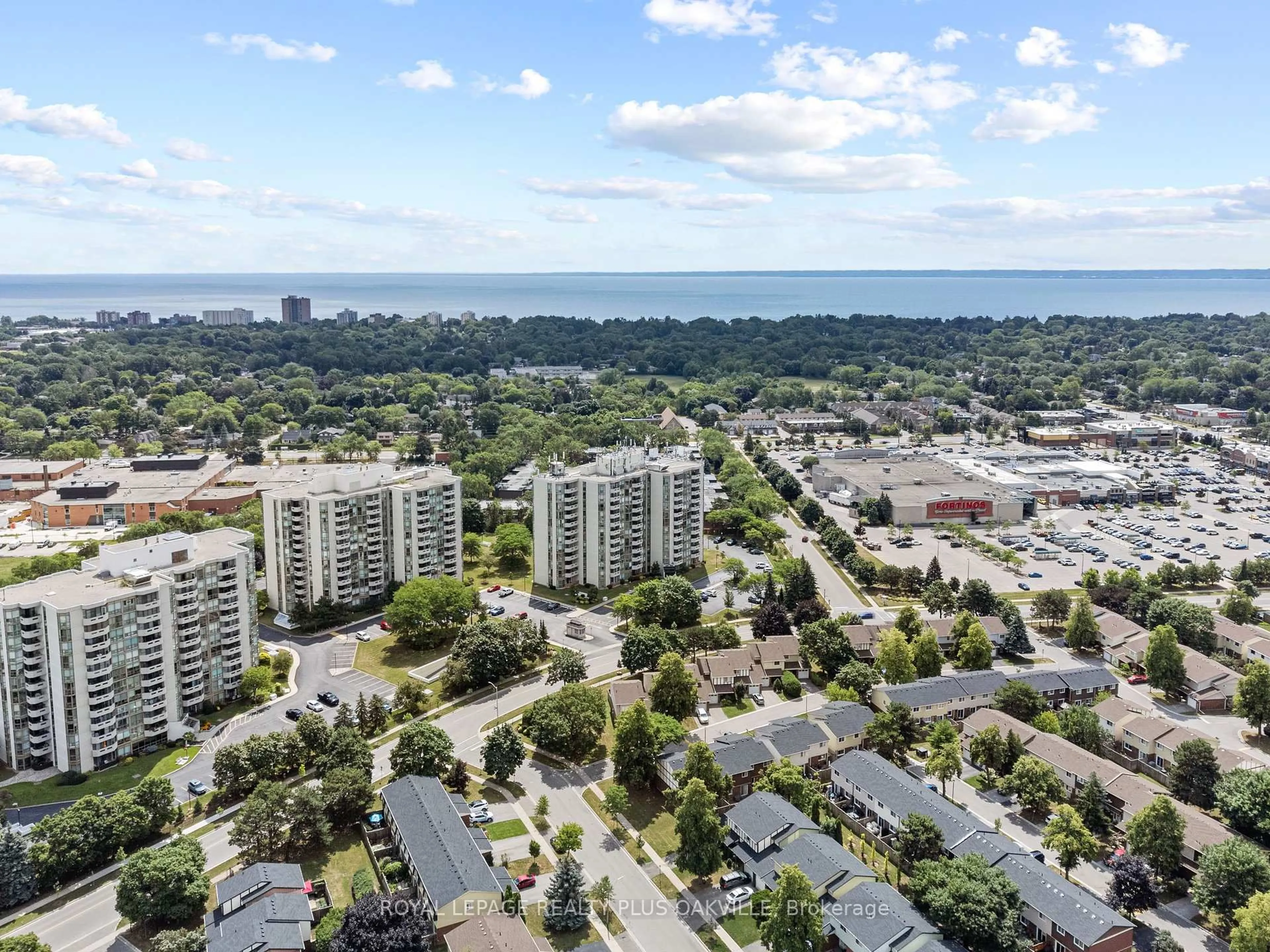 A pic from outside/outdoor area/front of a property/back of a property/a pic from drone, city buildings view from balcony for 5070 Pinedale Ave #804, Burlington Ontario L7L 5V6