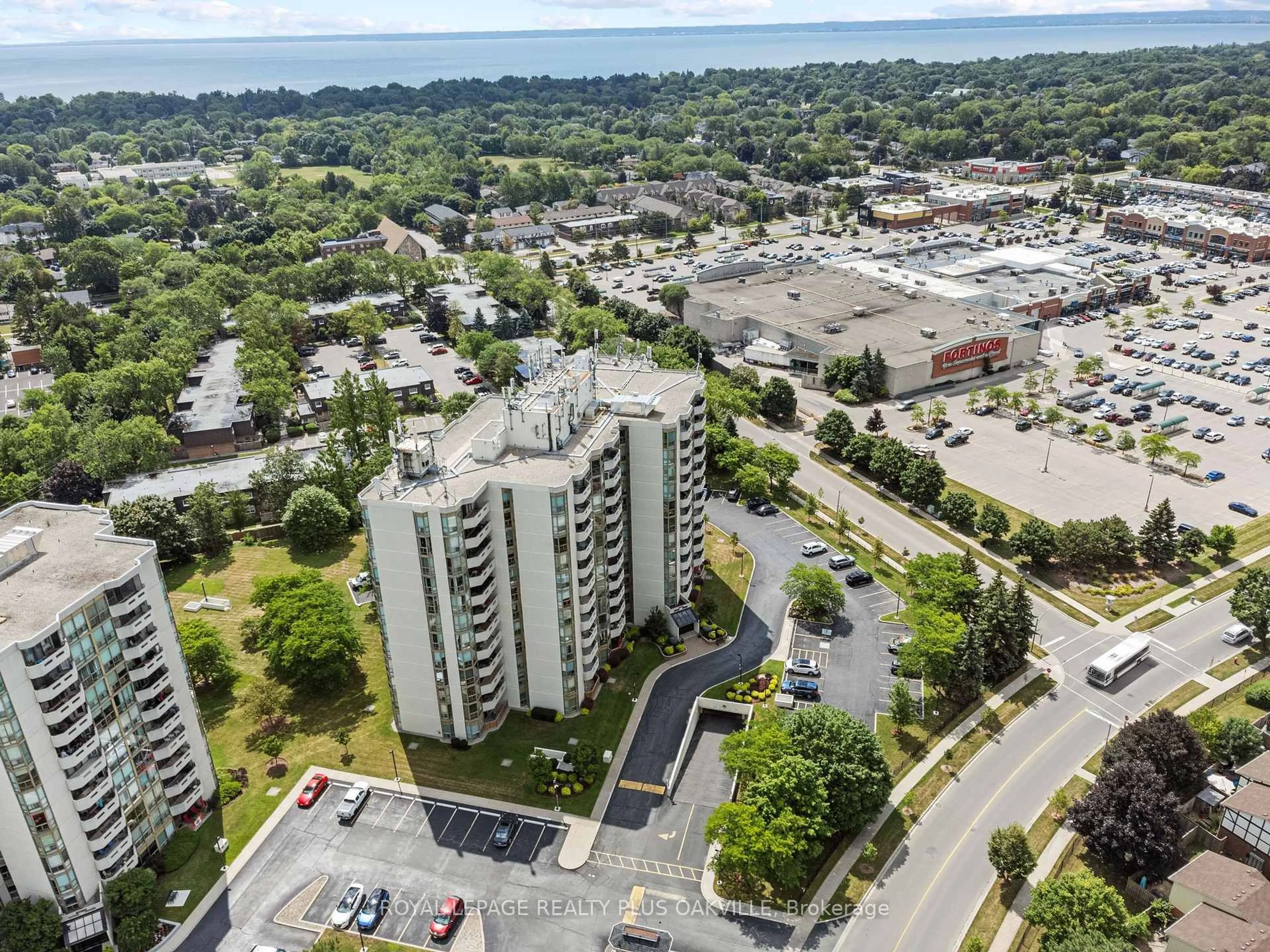 A pic from outside/outdoor area/front of a property/back of a property/a pic from drone, city buildings view from balcony for 5070 Pinedale Ave #804, Burlington Ontario L7L 5V6
