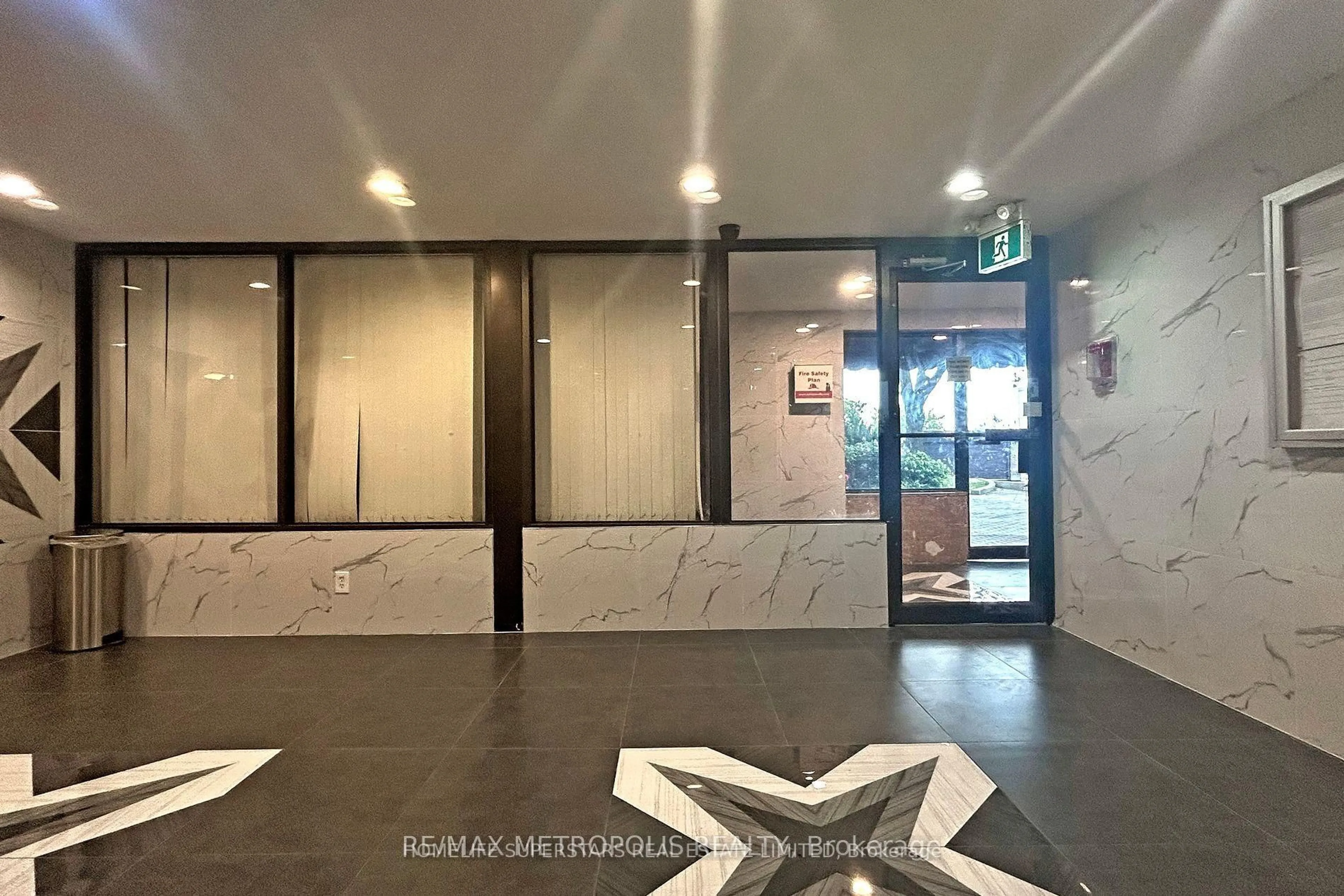 Indoor foyer for 1445 Wilson Ave #202, Toronto Ontario M3M 1J5