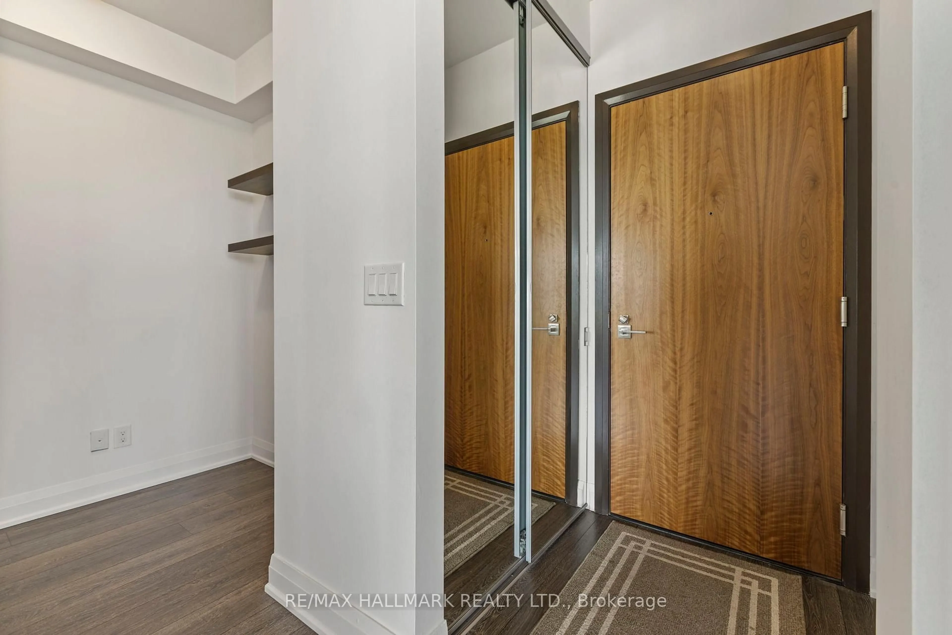 Indoor entryway for 36 Park Lawn Rd #1909, Toronto Ontario M8V 0E5