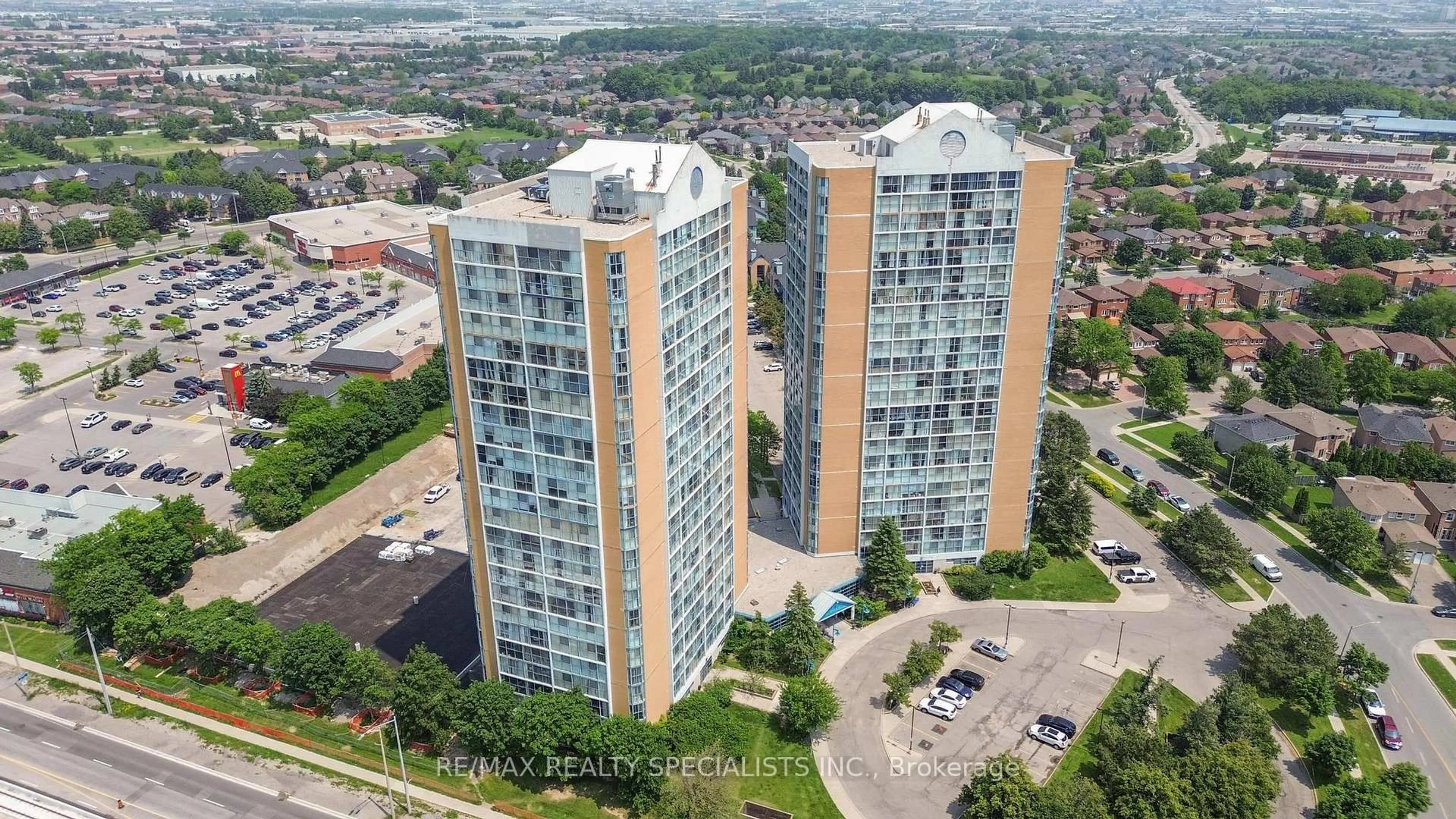 A pic from outside/outdoor area/front of a property/back of a property/a pic from drone, city buildings view from balcony for 35 Trailwood Dr #113, Mississauga Ontario L4Z 3L6