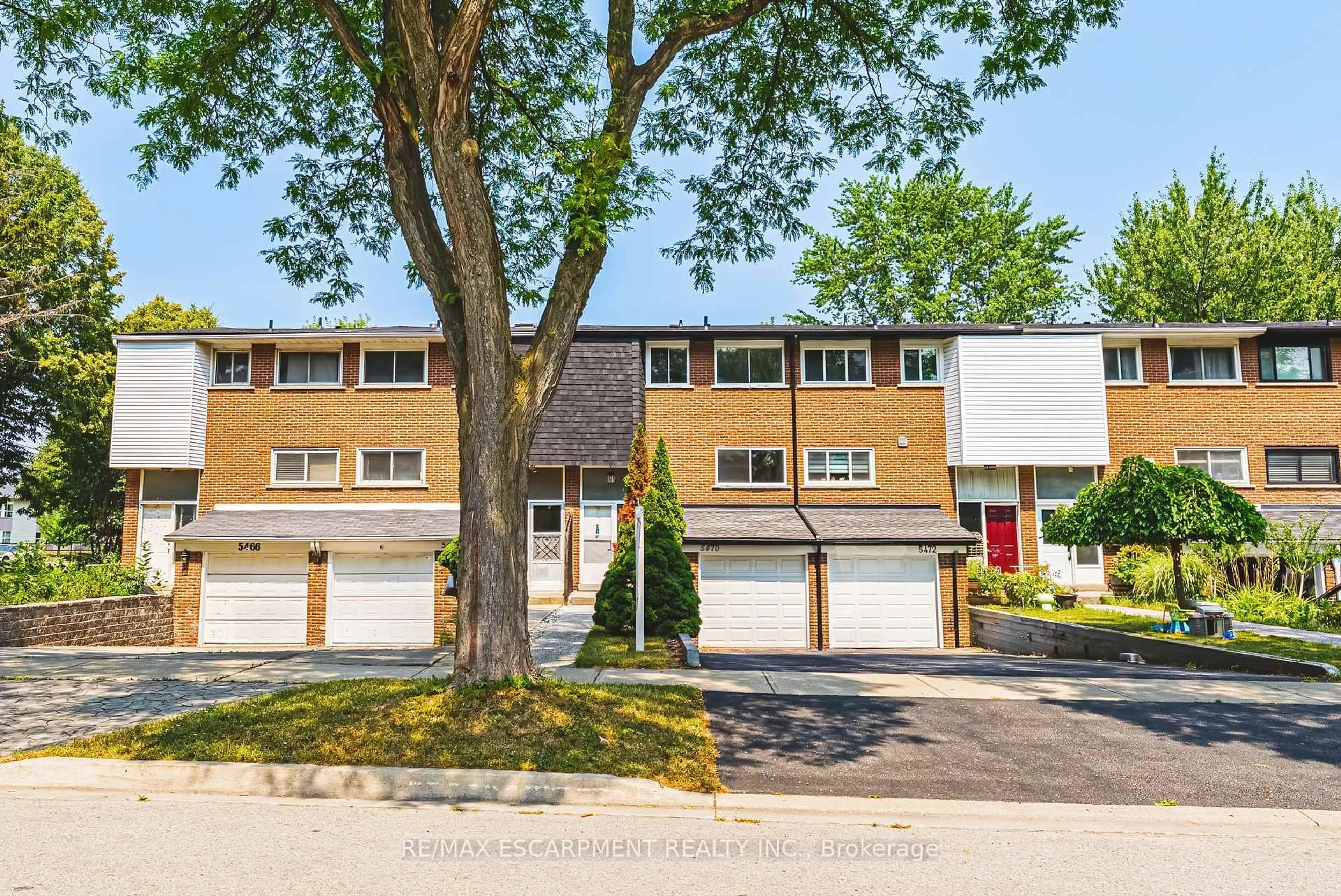 Home with brick exterior material, street for 5470 Schueller Cres, Burlington Ontario L7L 3T2
