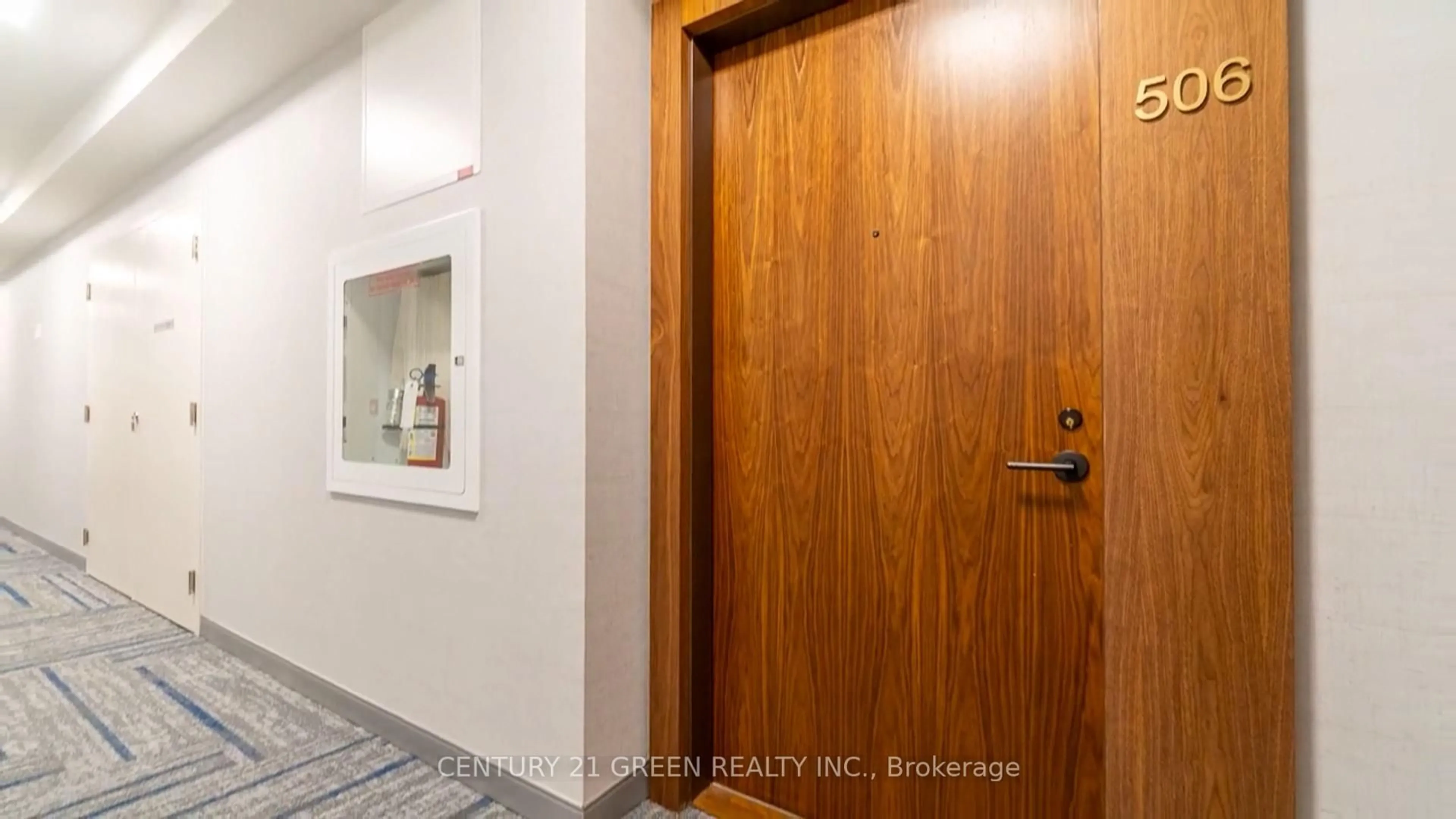 Indoor entryway for 509 Dundas St #506, Oakville Ontario L6M 5P4