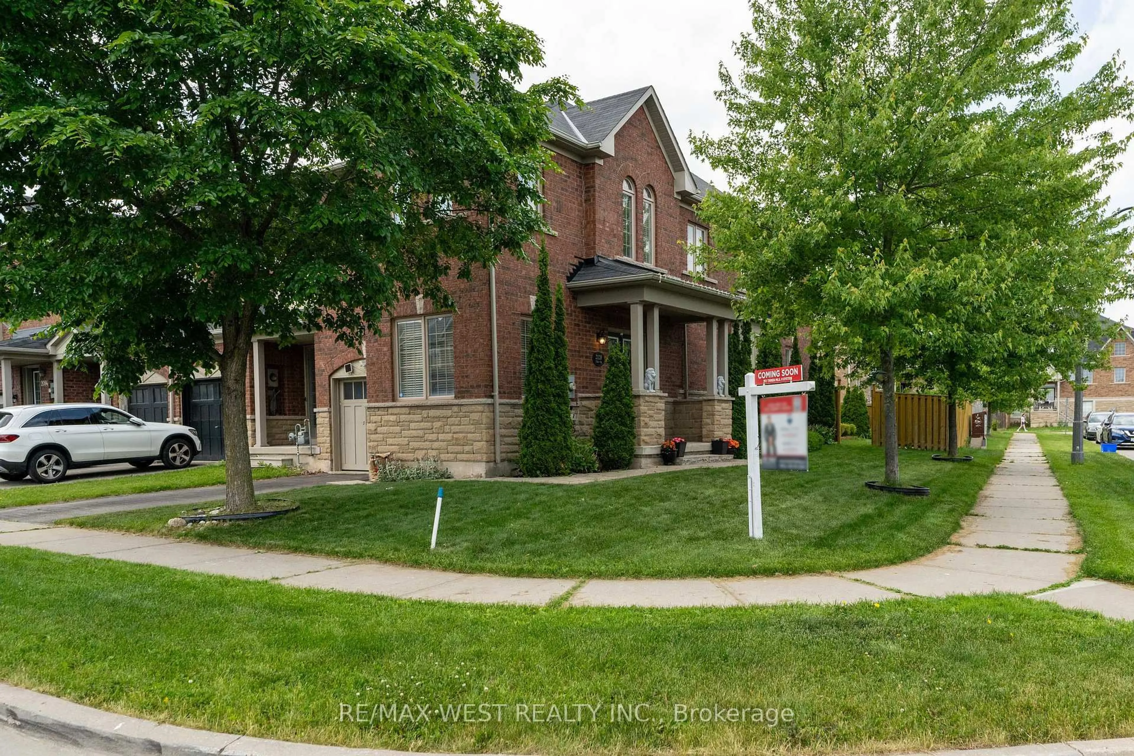 Home with brick exterior material, street for 2120 Fiddlers Way, Oakville Ontario L5M 0M5