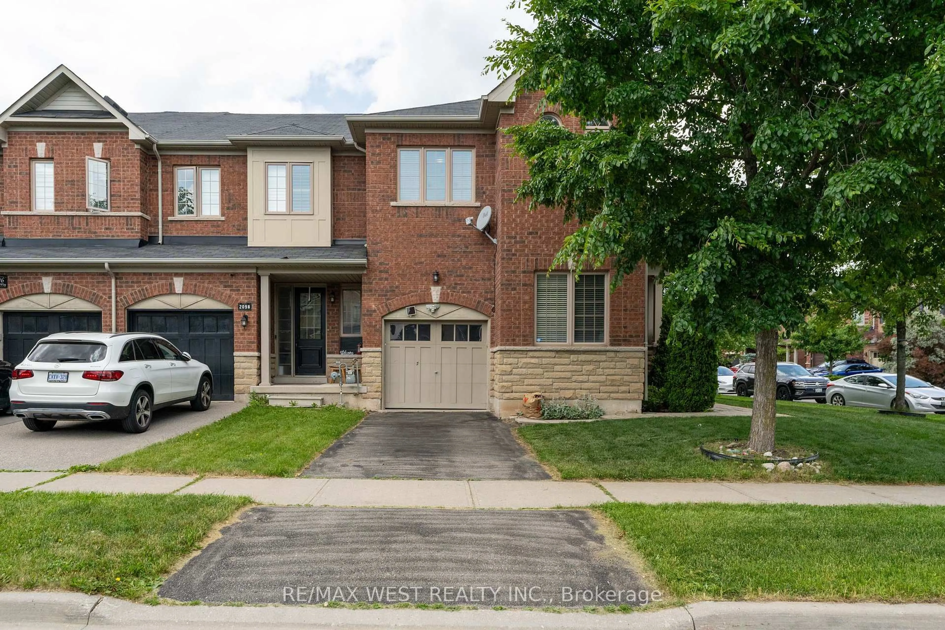 Home with brick exterior material, street for 2120 Fiddlers Way, Oakville Ontario L5M 0M5