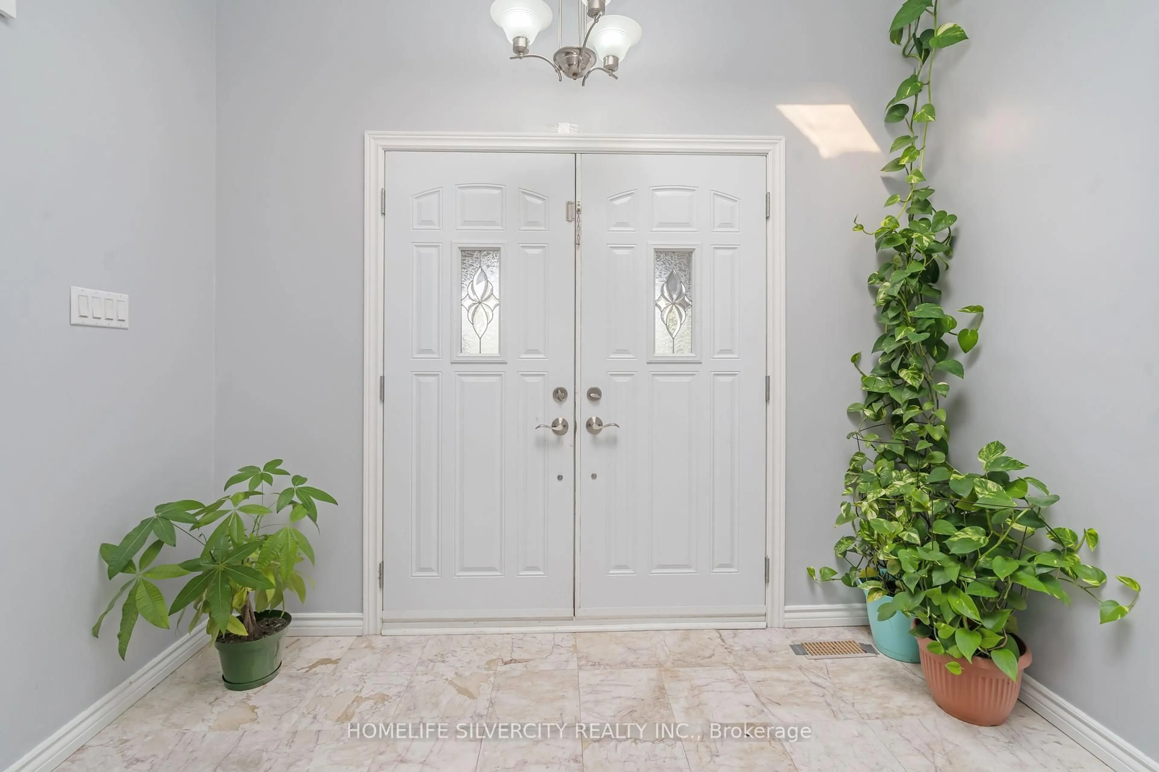 Indoor entryway for 8484 Winston Churchill Blvd, Oakville Ontario L0P 1K0