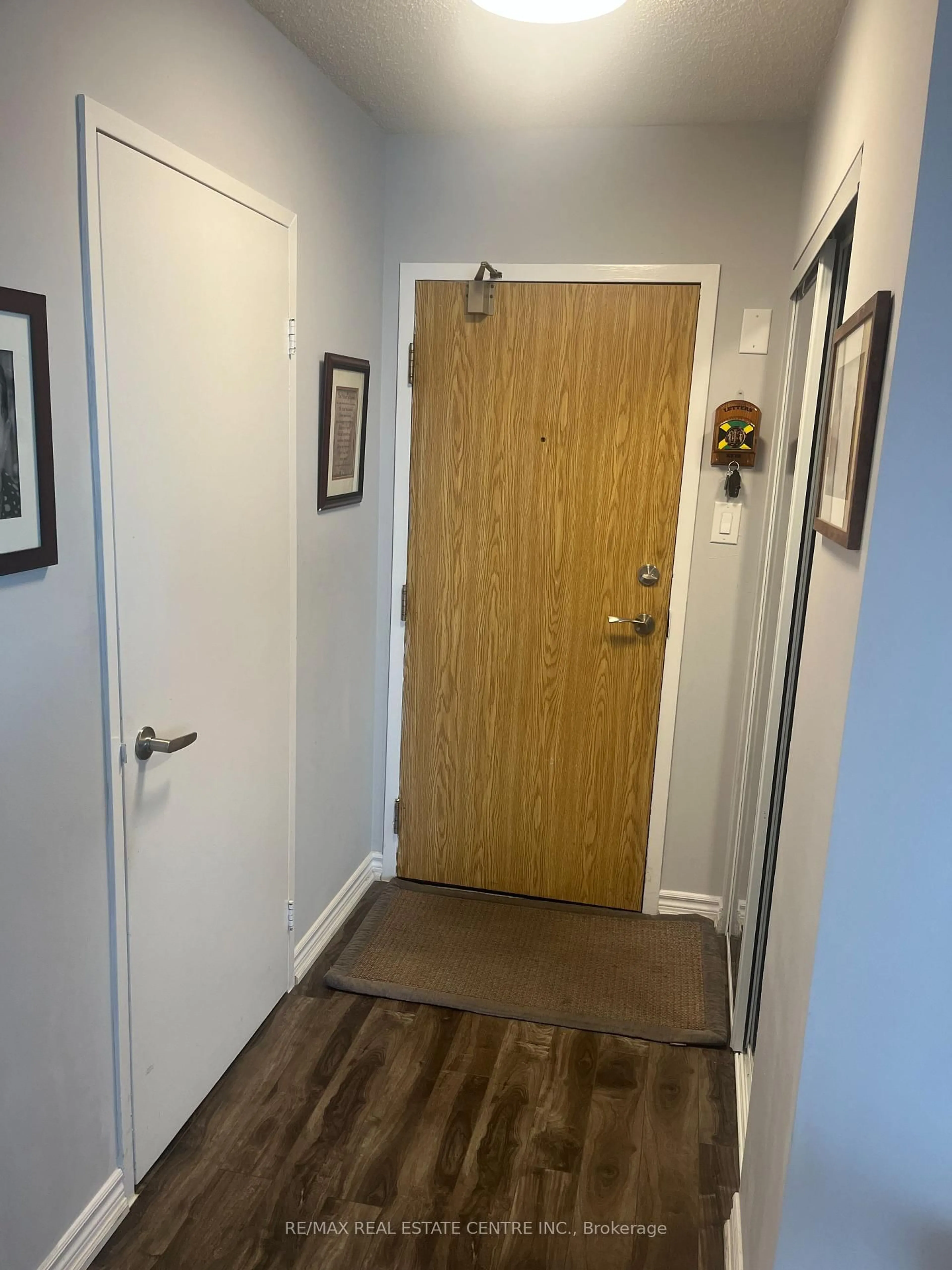 Indoor entryway for 8 Lisa St #407, Brampton Ontario L6T 4S6