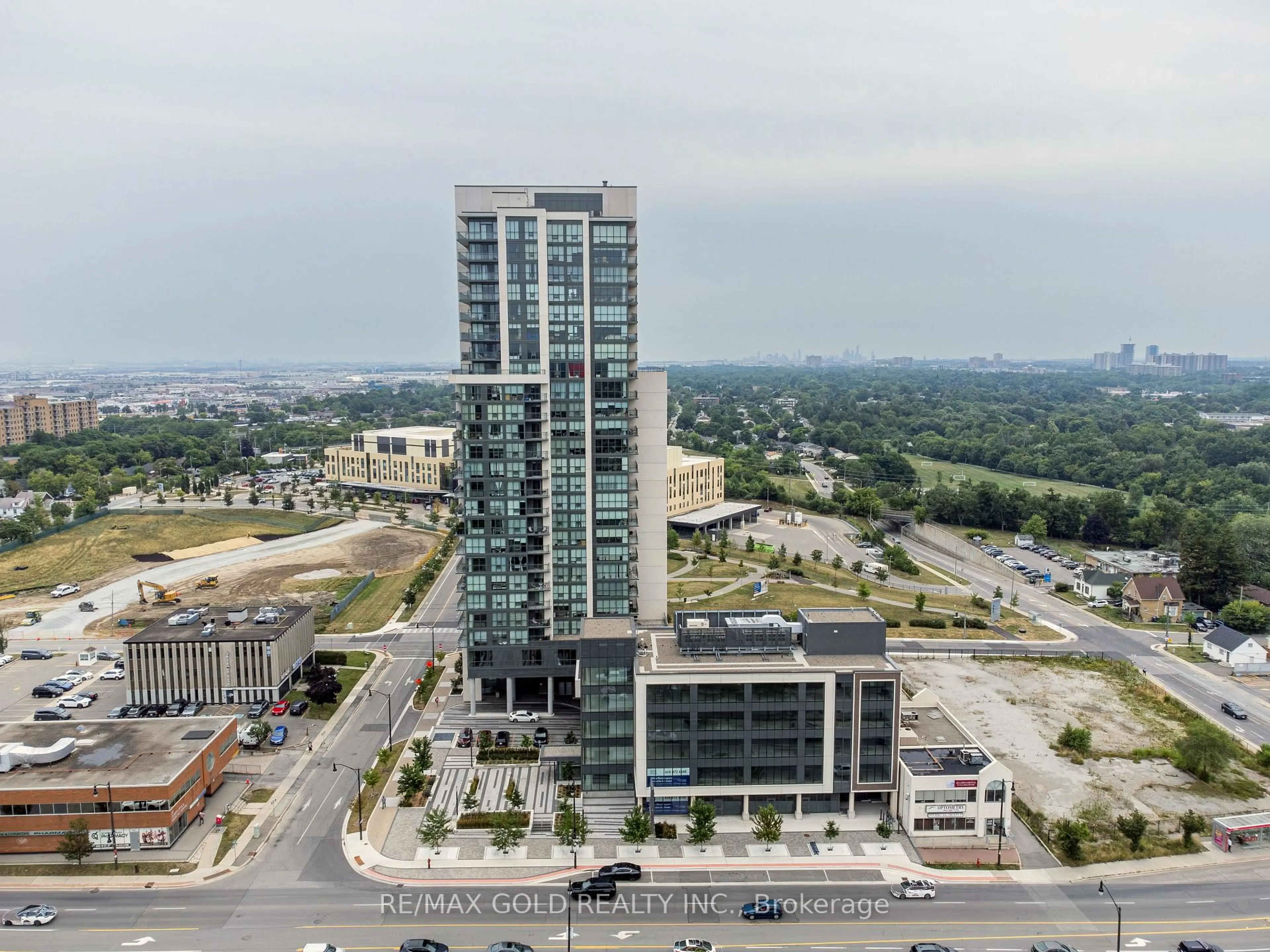 A pic from outside/outdoor area/front of a property/back of a property/a pic from drone, city buildings view from balcony for 15 Lynch St #606, Brampton Ontario L6W 0C7