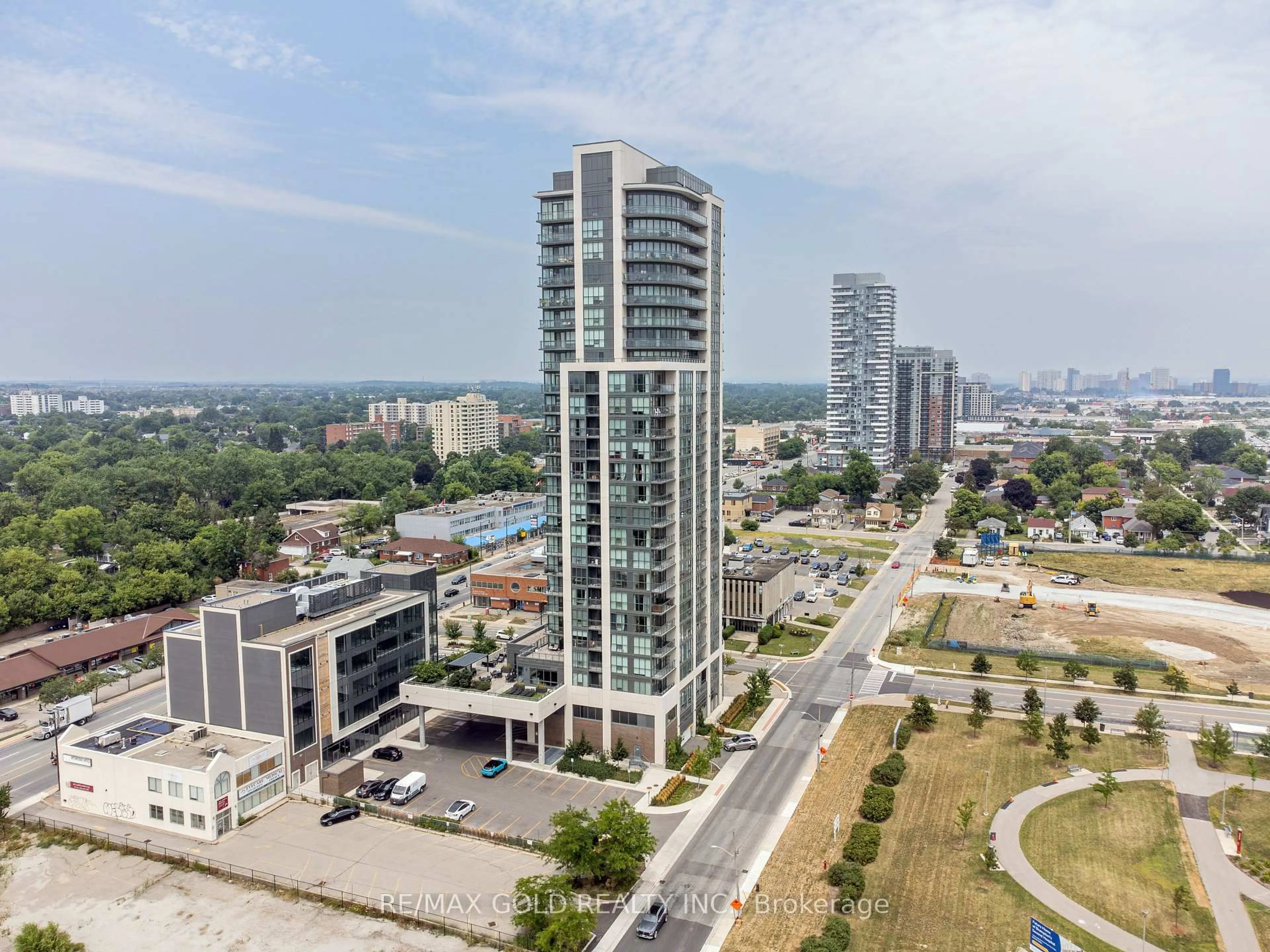 A pic from outside/outdoor area/front of a property/back of a property/a pic from drone, city buildings view from balcony for 15 Lynch St #606, Brampton Ontario L6W 0C7