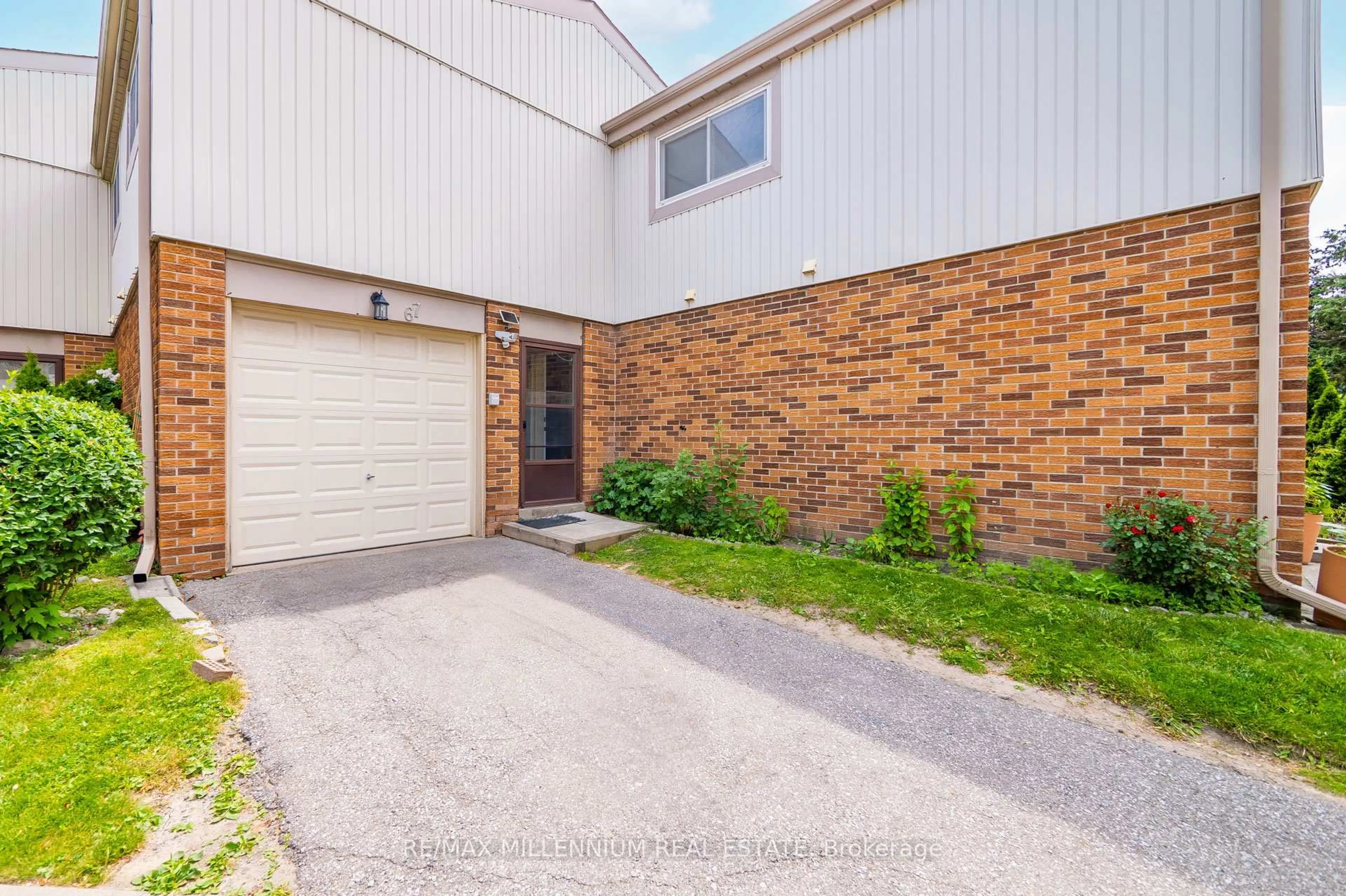 A pic from outside/outdoor area/front of a property/back of a property/a pic from drone, street for 3339 Council Ring Rd #67, Mississauga Ontario L5L 2A9
