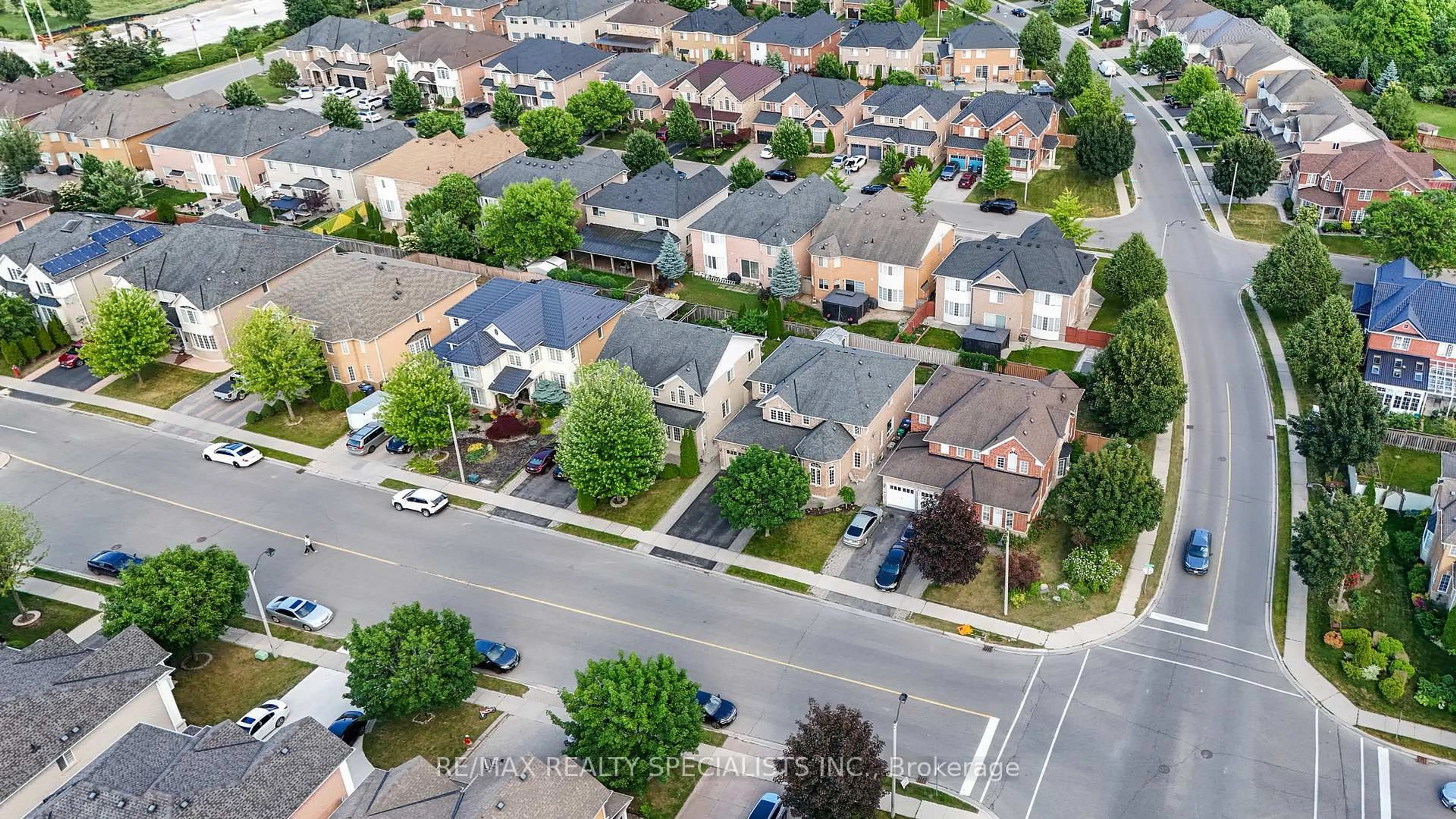 A pic from outside/outdoor area/front of a property/back of a property/a pic from drone, street for 15 Latania Blvd, Brampton Ontario L6P 1S8