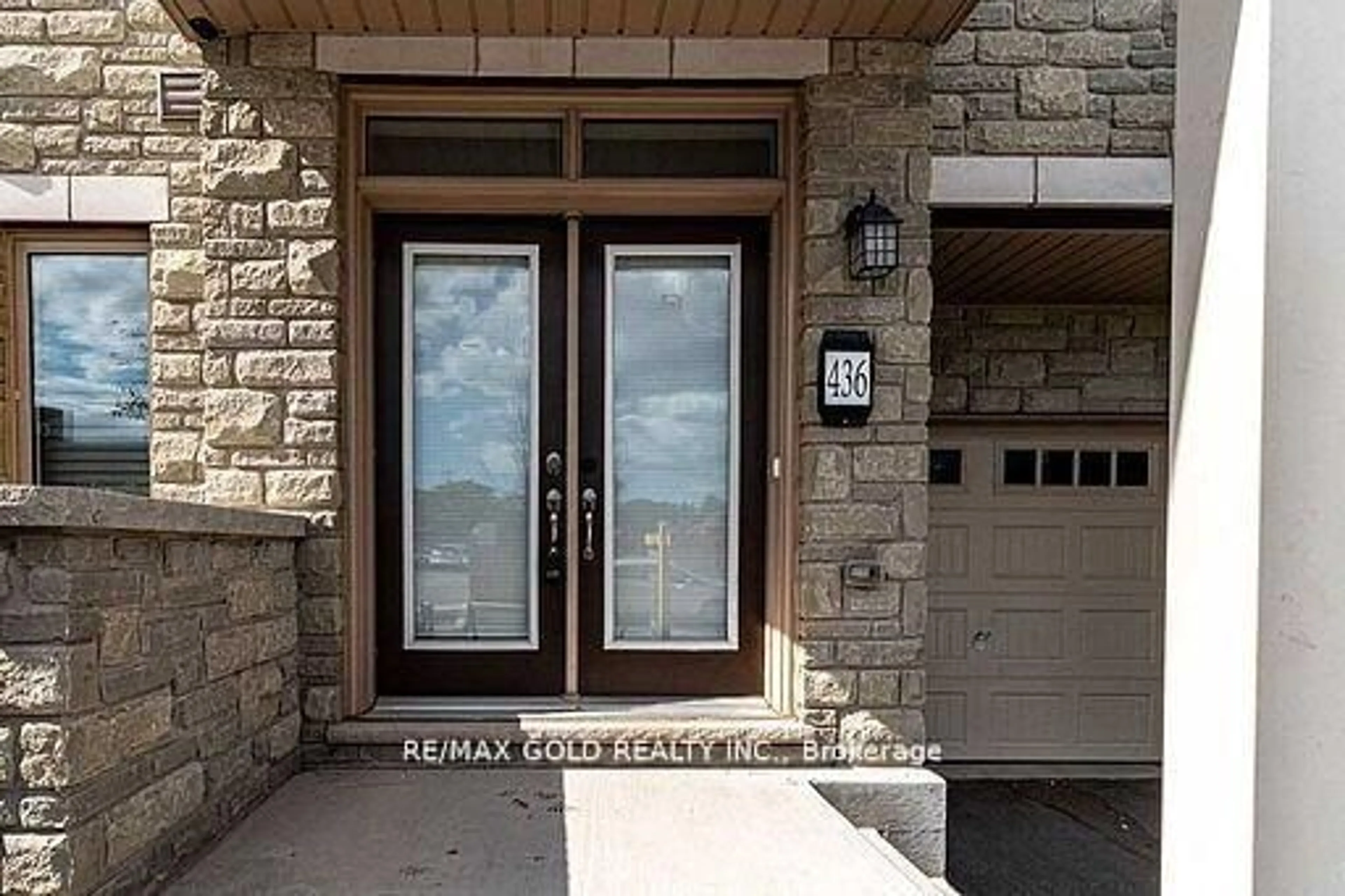 Indoor entryway for 436 Ladycroft Terr, Mississauga Ontario L5A 0A7