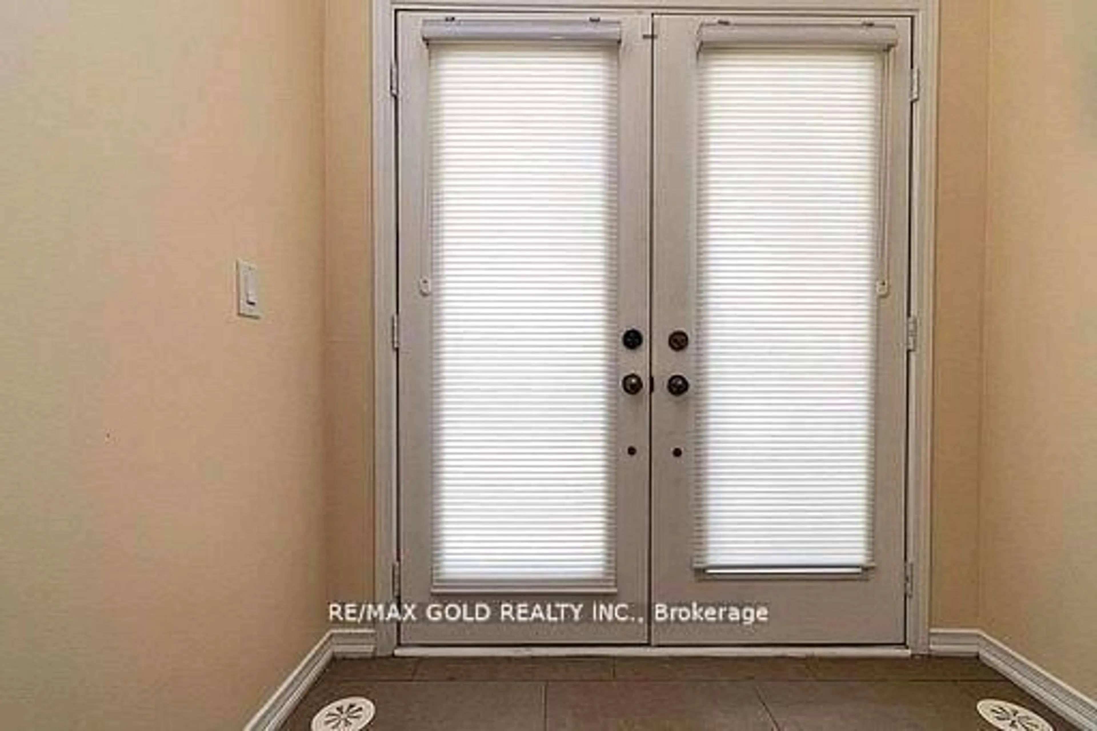 Indoor entryway for 436 Ladycroft Terr, Mississauga Ontario L5A 0A7