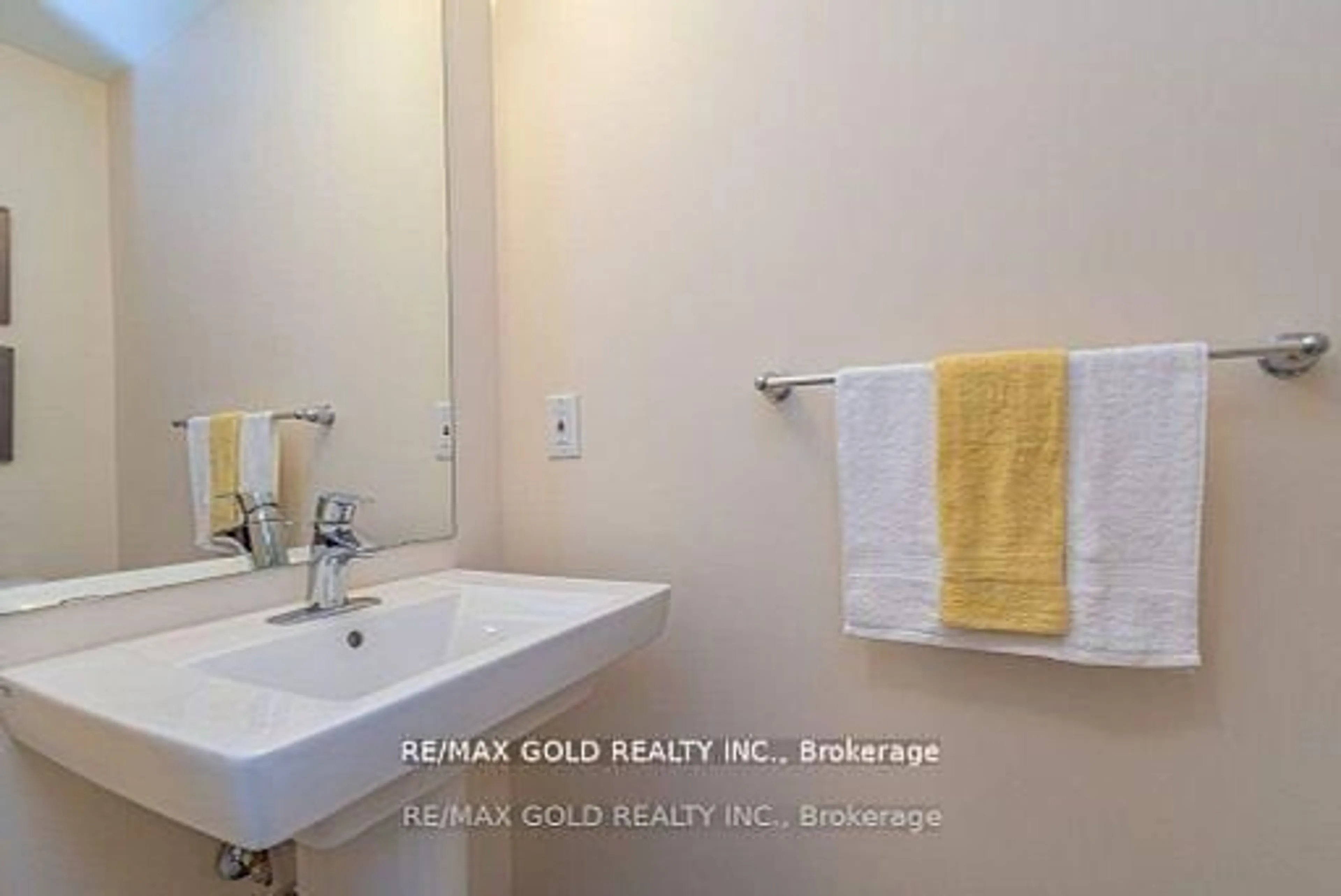 Standard bathroom, ceramic/tile floor for 436 Ladycroft Terr, Mississauga Ontario L5A 0A7