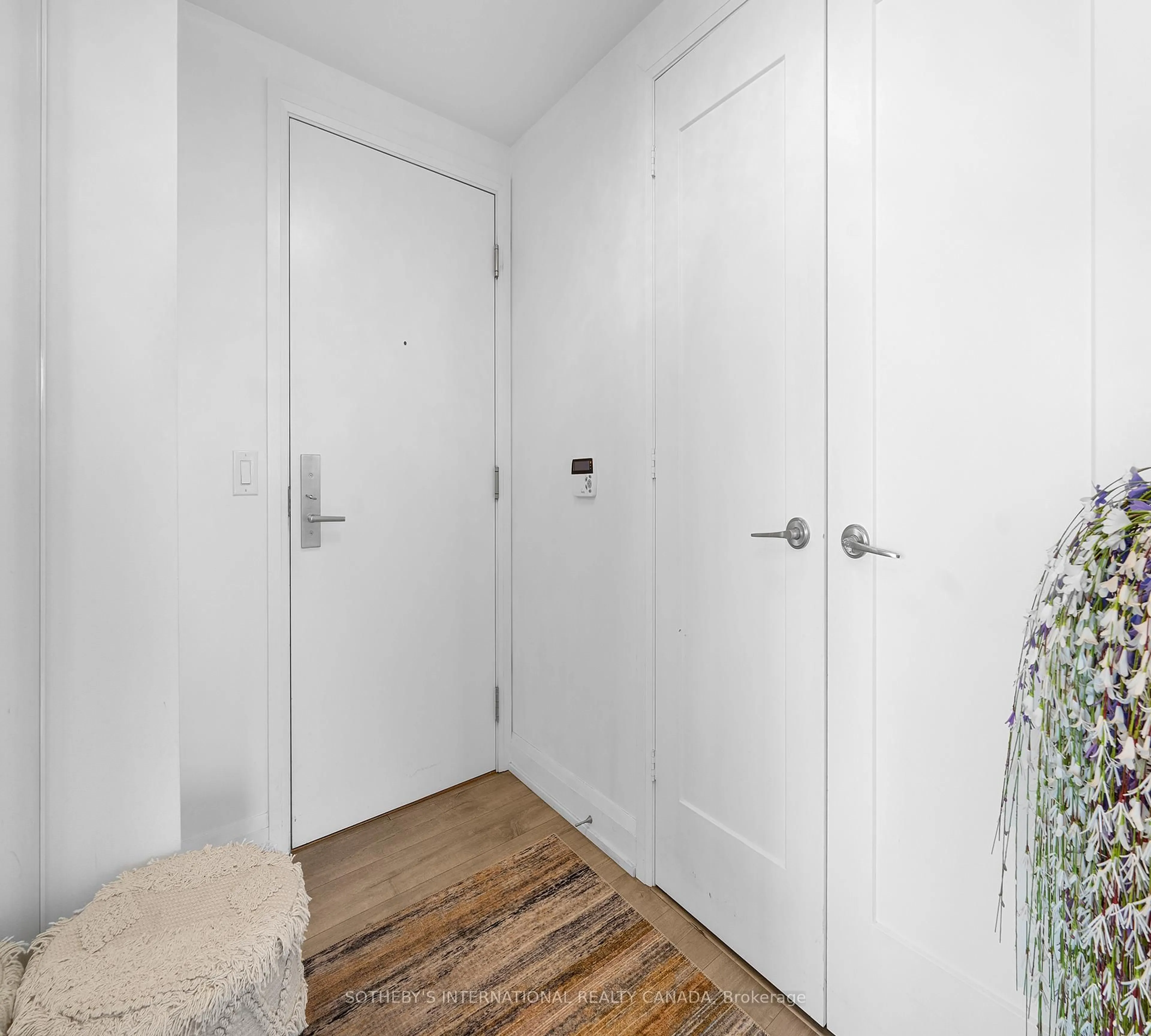 Indoor entryway for 56 Annie Craig Dr #3401, Toronto Ontario M8V 0C8