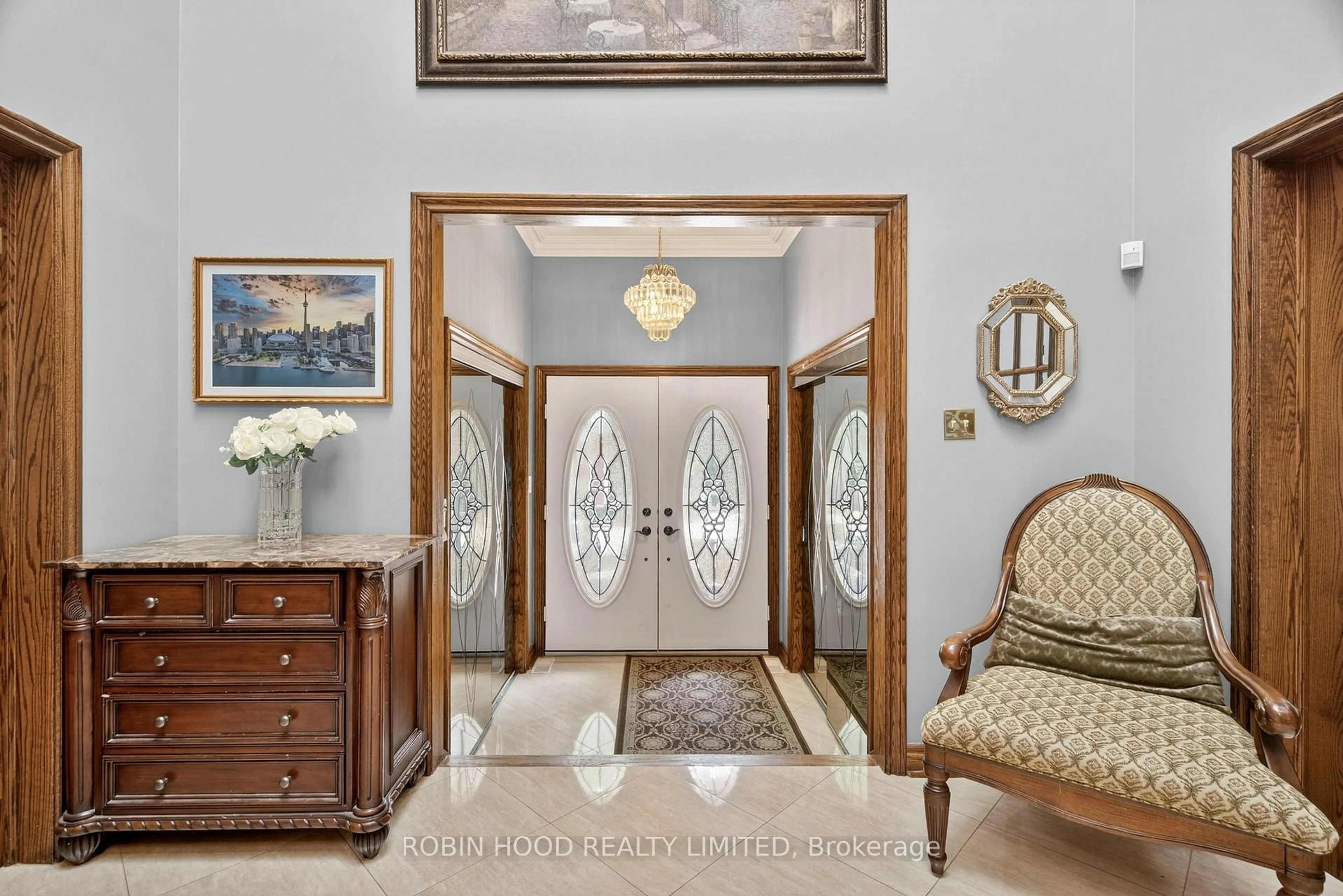 Indoor entryway for 2460 Hammond Rd, Mississauga Ontario L5K 1T2