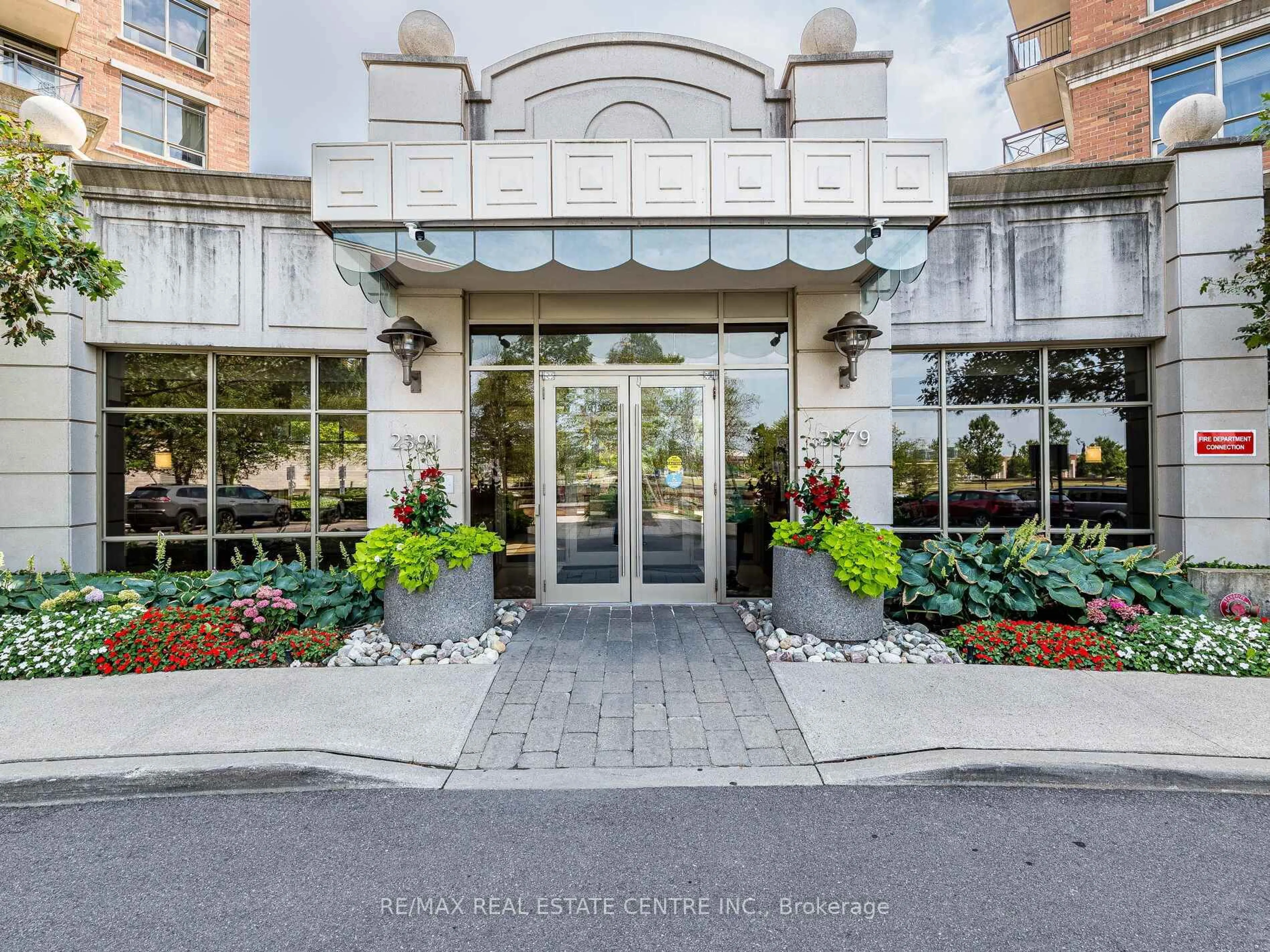 Indoor foyer for 2379 Central Park Dr #1102, Oakville Ontario L6H 0E3