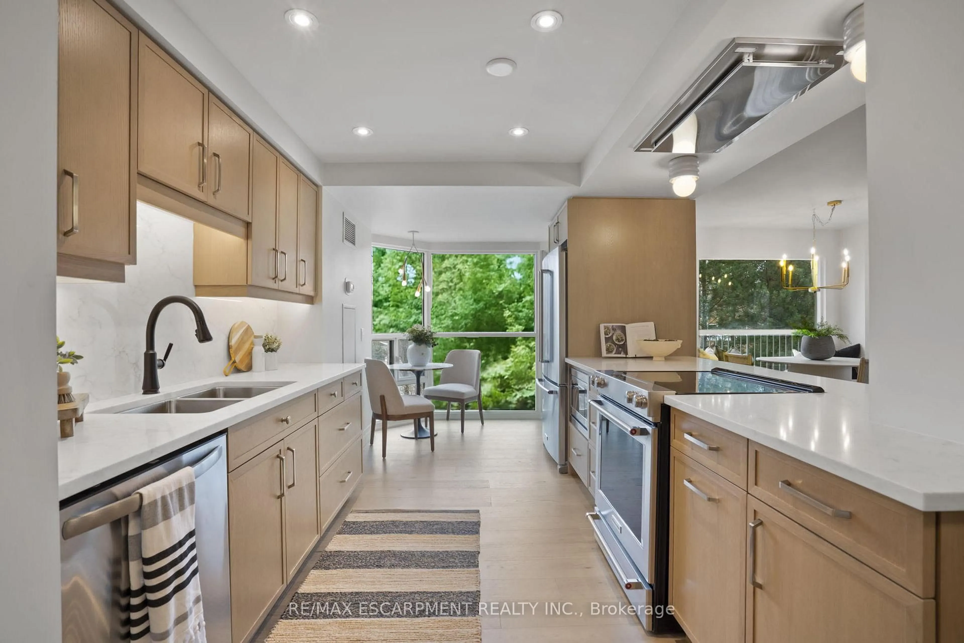 Contemporary kitchen, ceramic/tile floor for 2190 LAKESHORE Rd #403, Burlington Ontario L7R 4K1